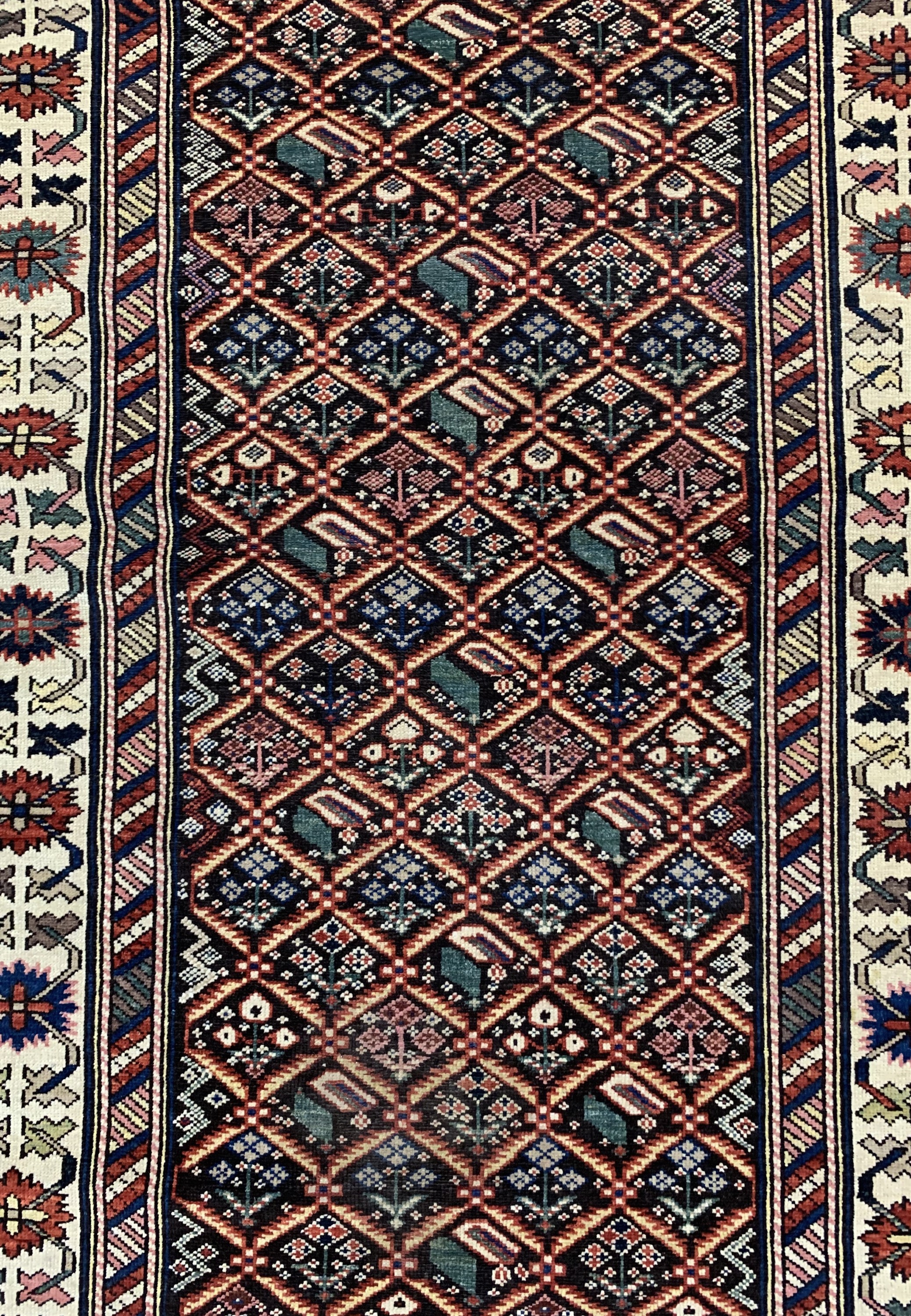Detail b: Schirwan fein, Kaukasus, Mitte 20.Jhd, Wolle auf Wolle, ca. 290 x 100 cm, EHZ: 2-3