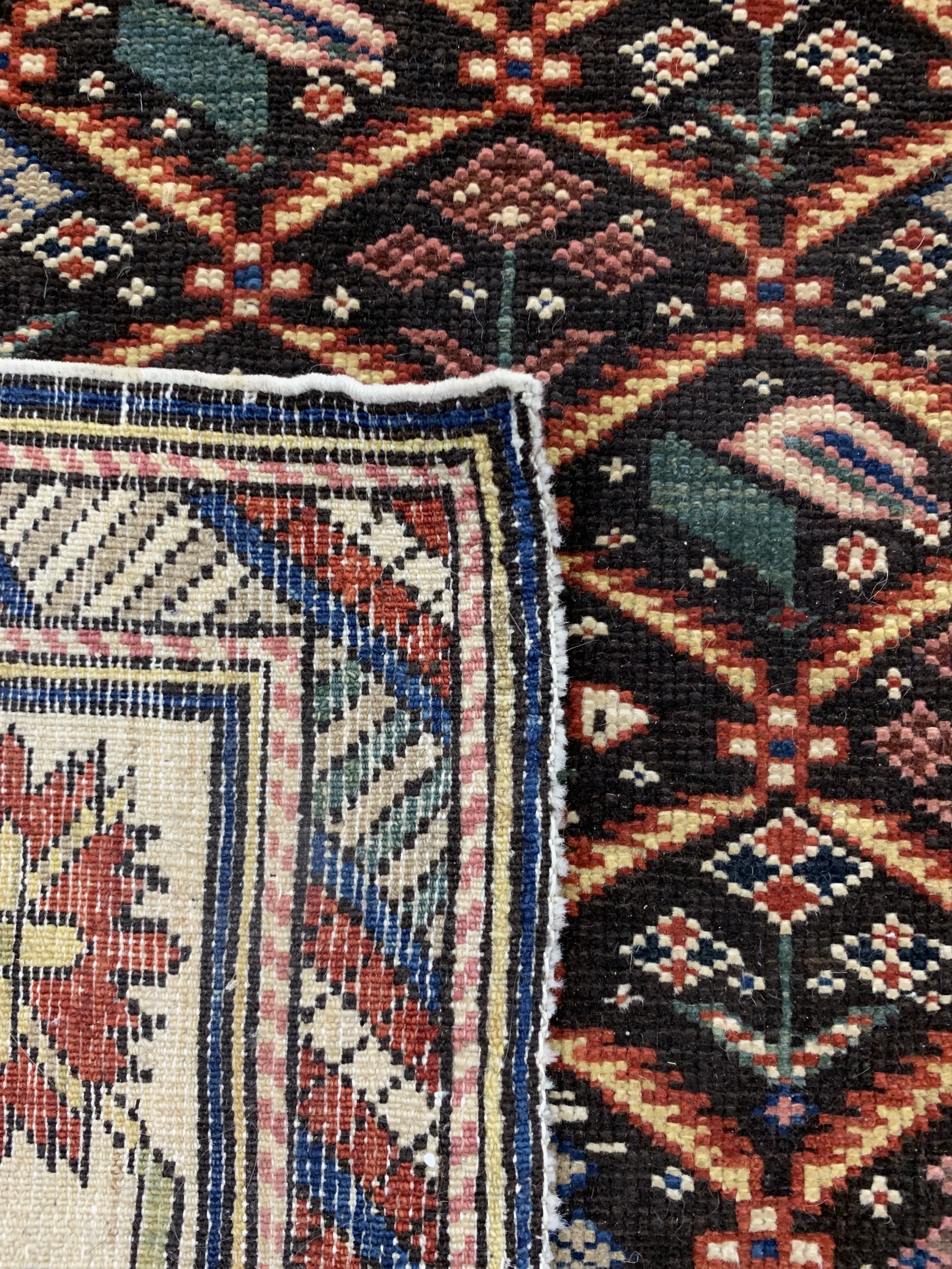 Detail e: Schirwan fein, Kaukasus, Mitte 20.Jhd, Wolle auf Wolle, ca. 290 x 100 cm, EHZ: 2-3