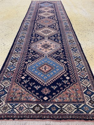 26779272c - Yalameh, Persia, late 20th century, wool on wool, approx. 303 x 83 cm, condition: 2. Rugs,Carpets & Flatweaves