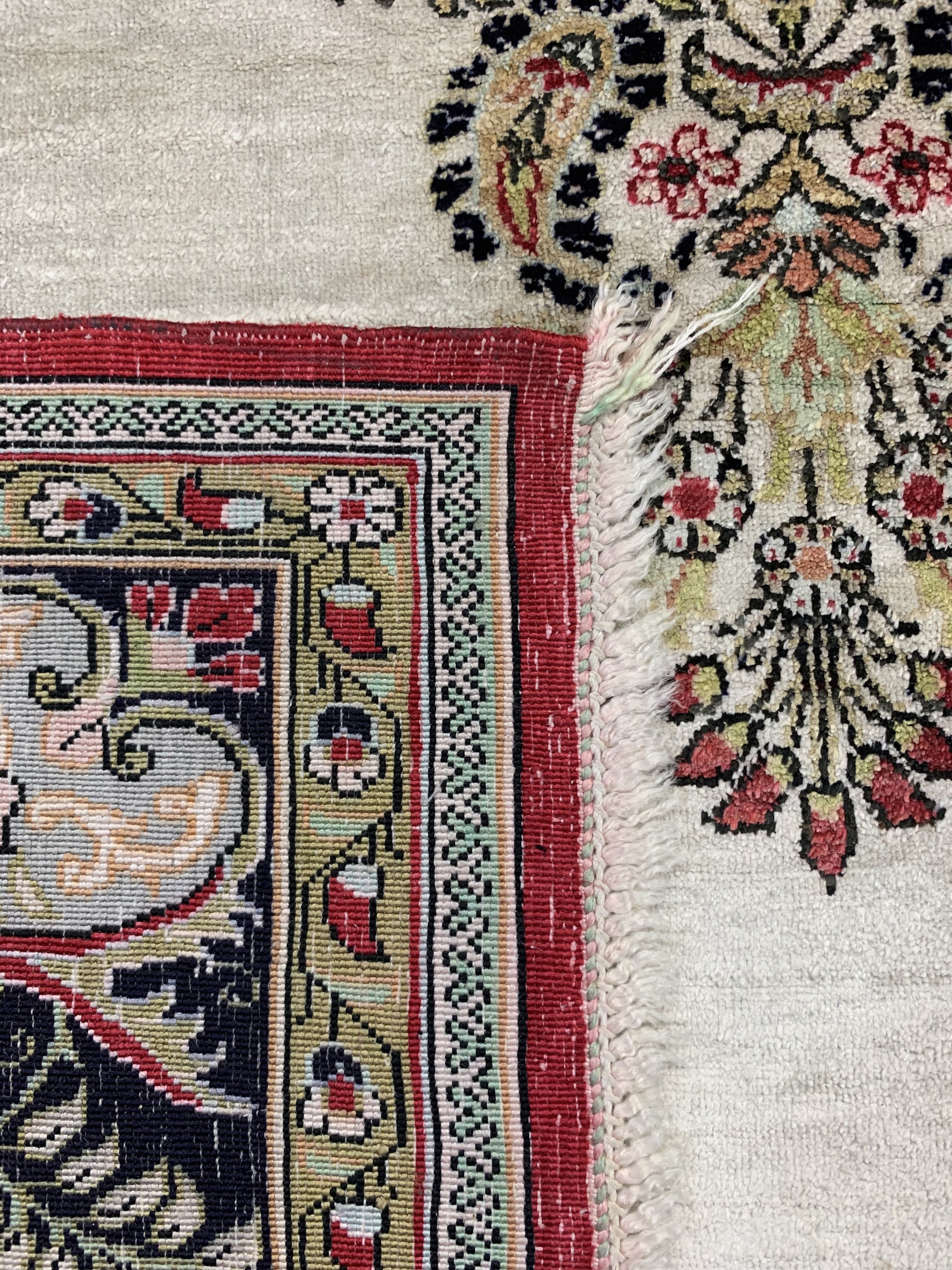Detail f: 1 paar Ghom Seide alt, Persien, Mitte 20.Jhd, reine Naturseide, ca. 155 x 108 cm, verfärbt, EHZ: 2(Wasserschaden)