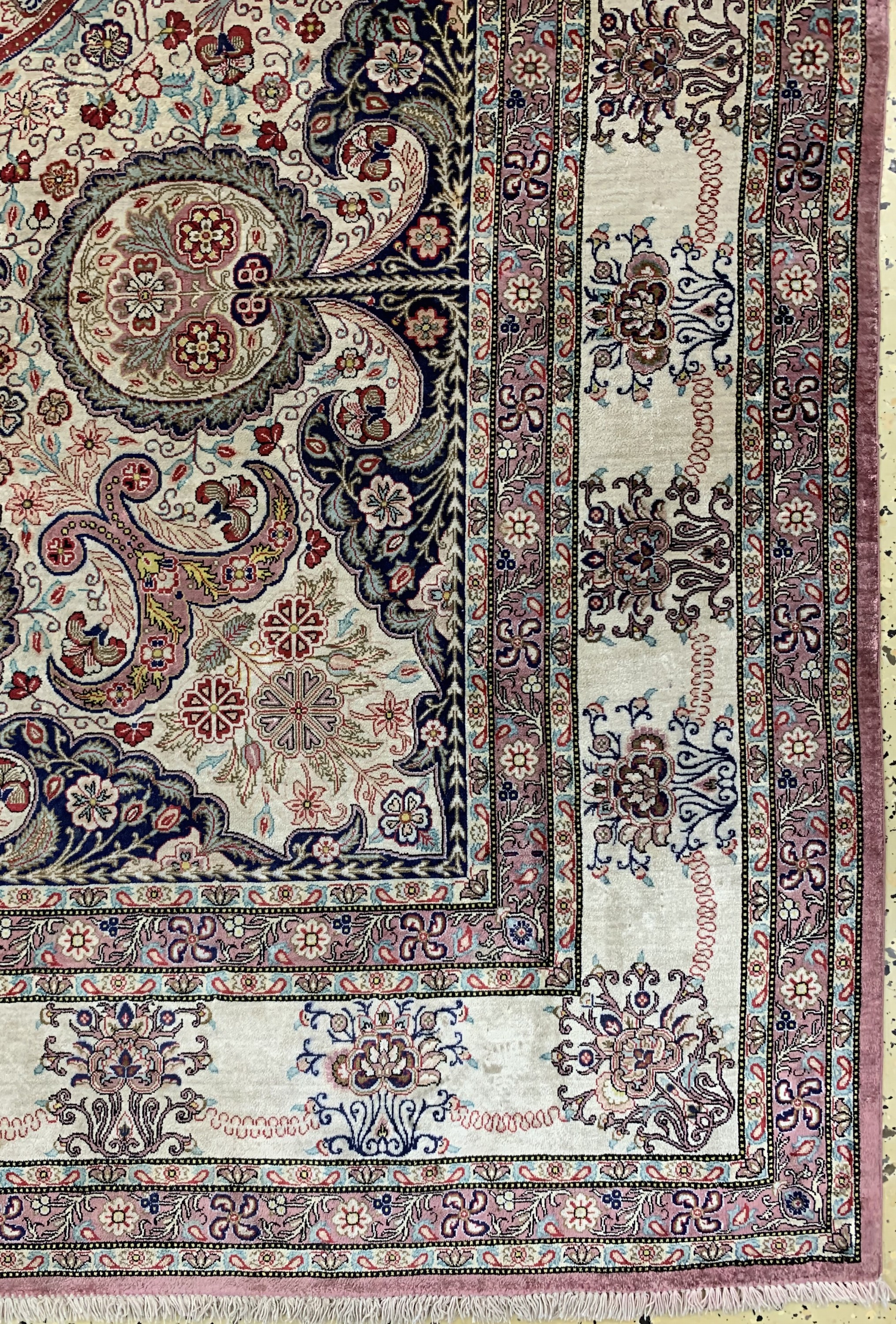 Detail a: Ghom Seide fein Persien, signiert(Erami), Ende 20.Jhd, reine Naturseide, ca. 200 x 133 cm, ca. 1,0 Mio. Kn/qm, verfärbt, EHZ: 2