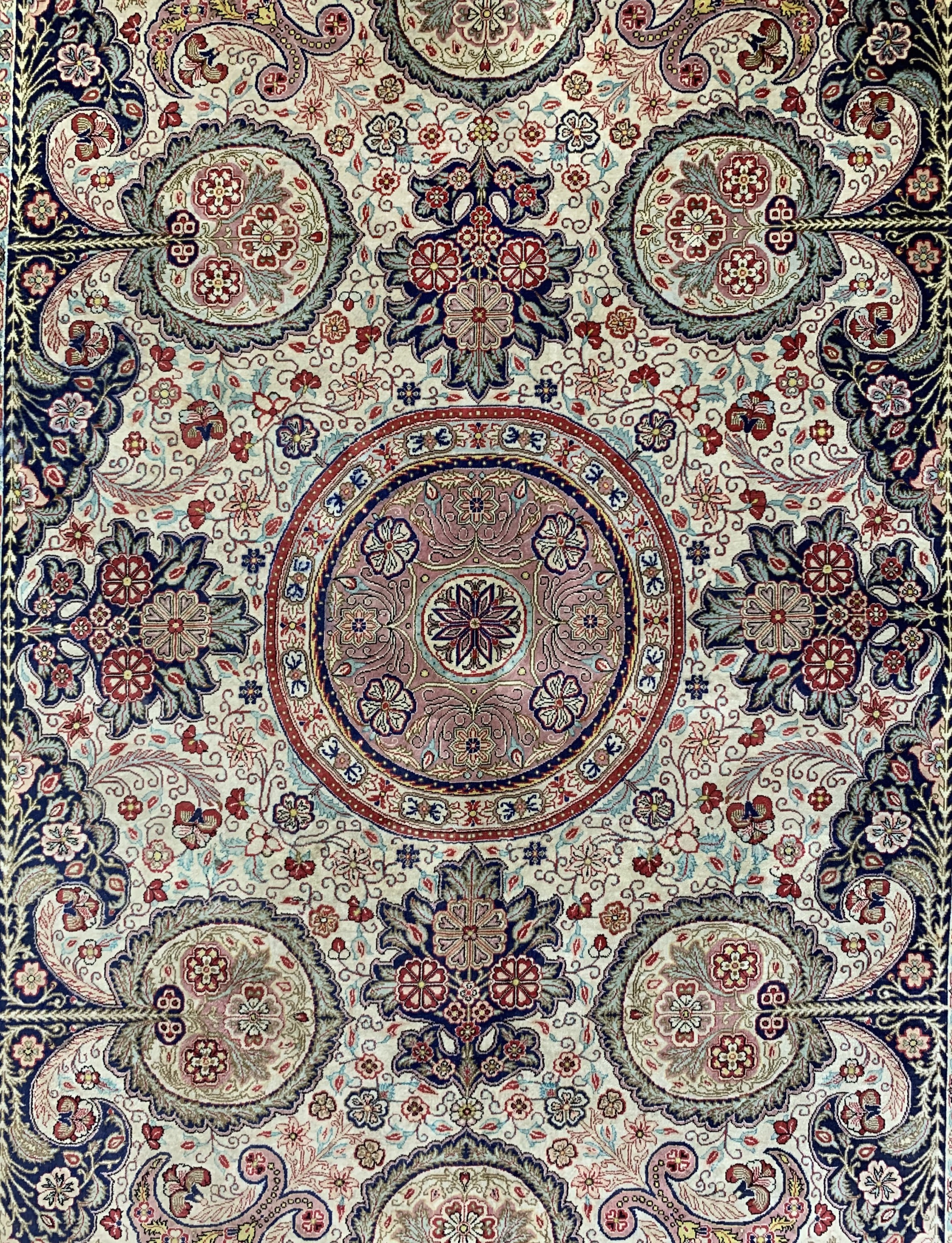 Detail b: Ghom Seide fein Persien, signiert(Erami), Ende 20.Jhd, reine Naturseide, ca. 200 x 133 cm, ca. 1,0 Mio. Kn/qm, verfärbt, EHZ: 2