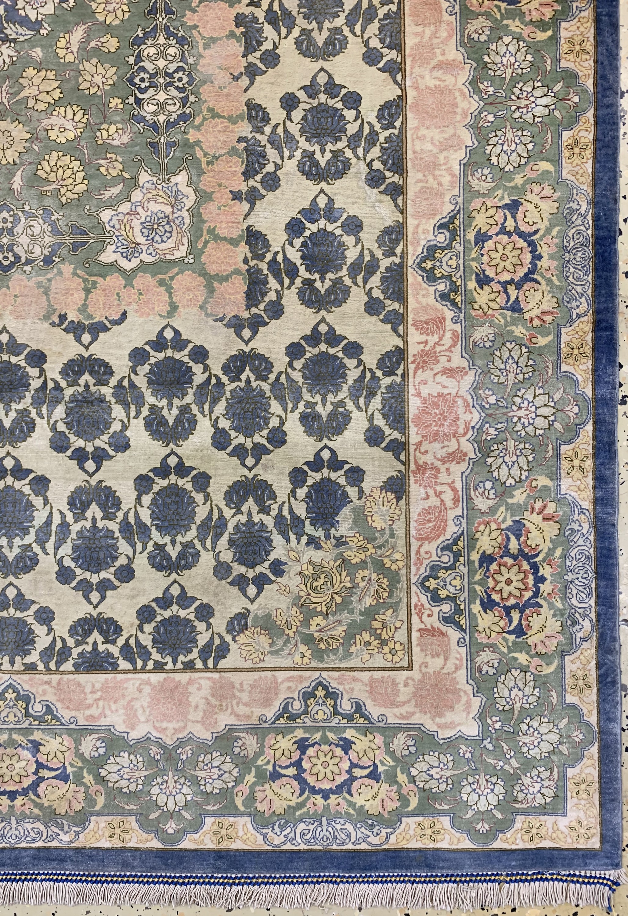 Detail a: Ghom Seide fein signiert, Persien, Ende 20.Jhd, reine Naturseide, ca. 150 x 100 cm, ca. 1,0 Mio. Kn/qm, EHZ: 2(kleiner Fleck).