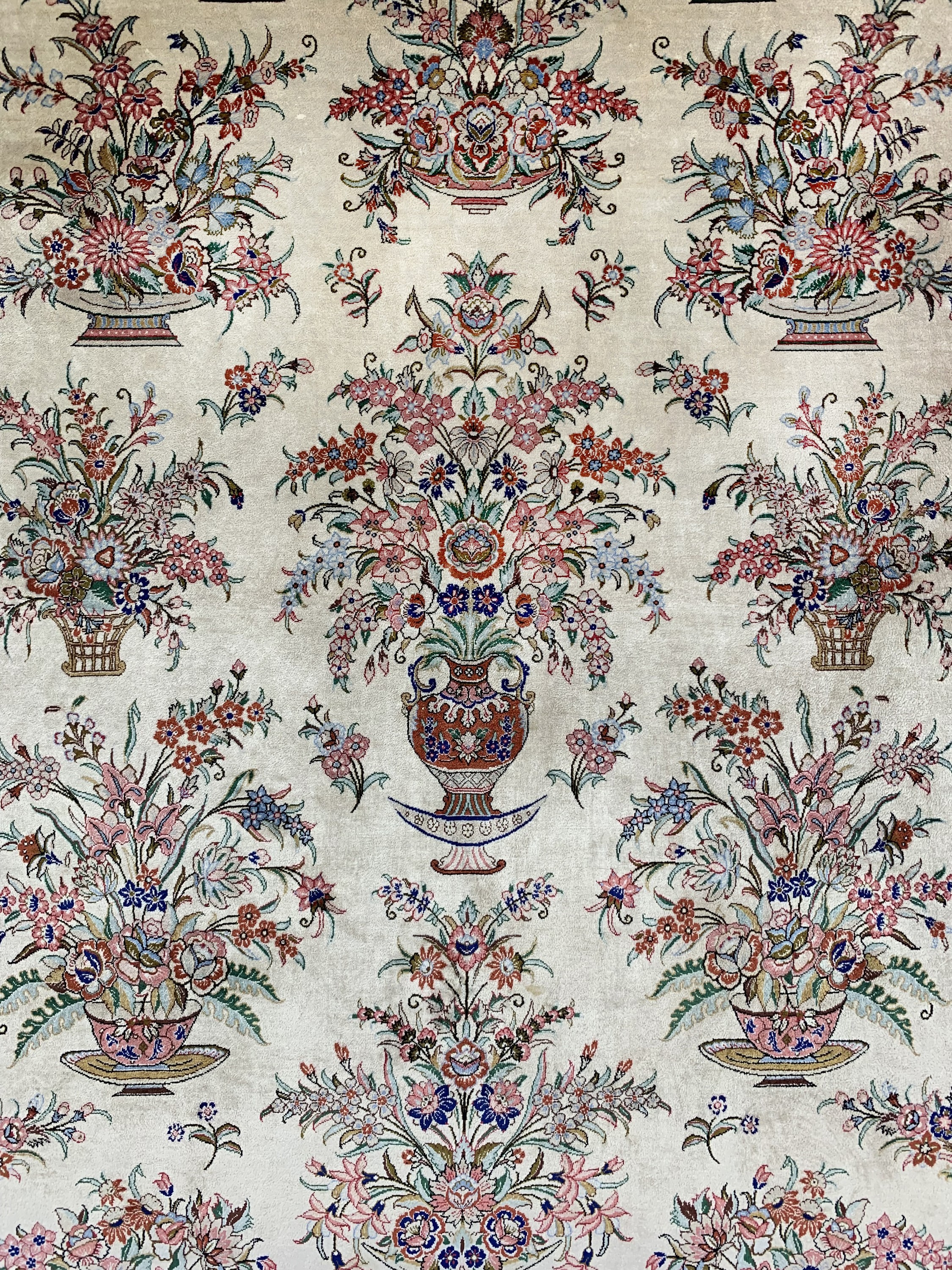Detail b: Ghom Seide fein signiert, Persien, Ende 20.Jhd, reine Naturseide, ca. 202 x 130 cm, ca. 1,0 Mio. Kn/qm, EHZ: 2
