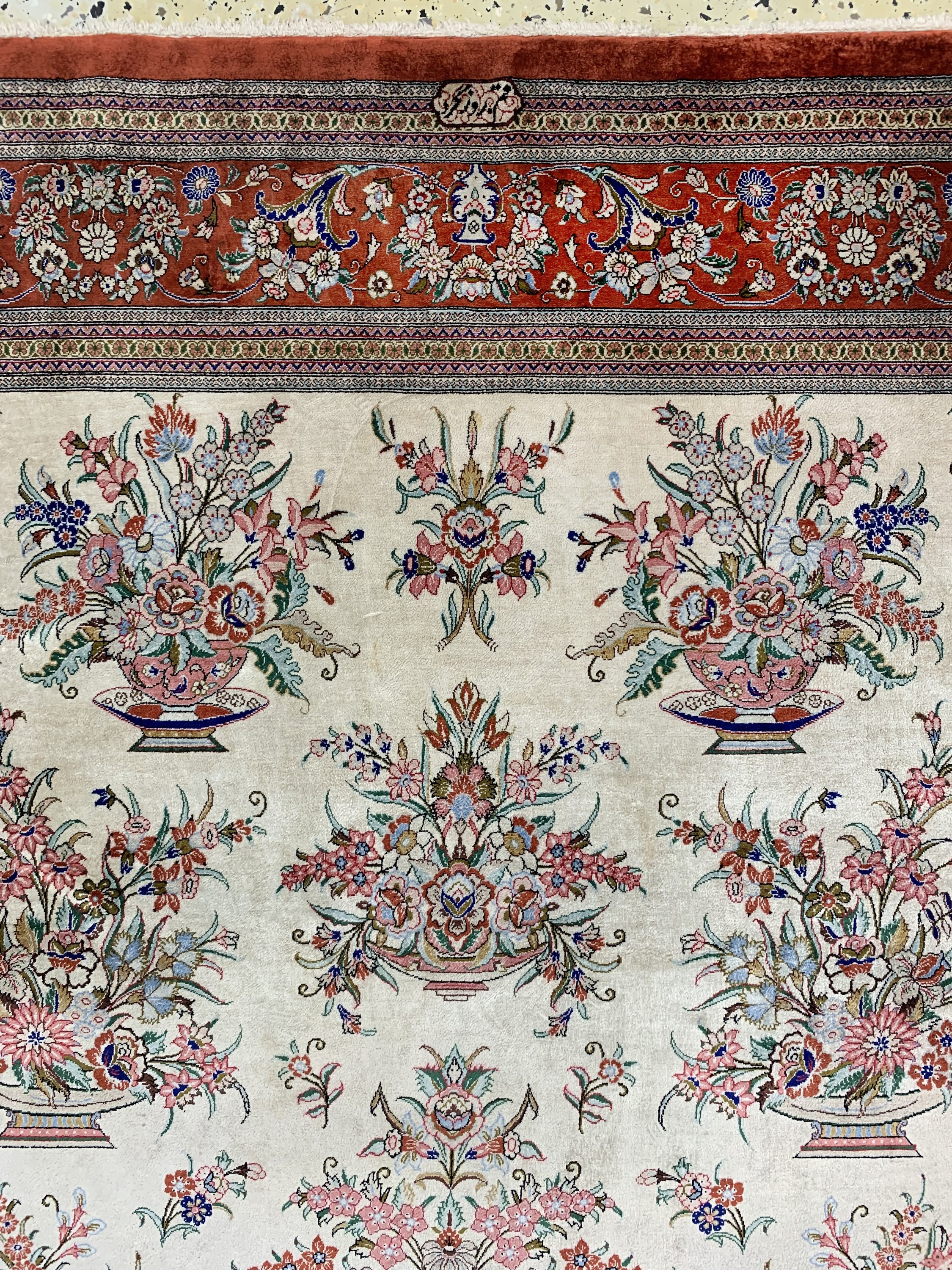 Detail c: Ghom Seide fein signiert, Persien, Ende 20.Jhd, reine Naturseide, ca. 202 x 130 cm, ca. 1,0 Mio. Kn/qm, EHZ: 2