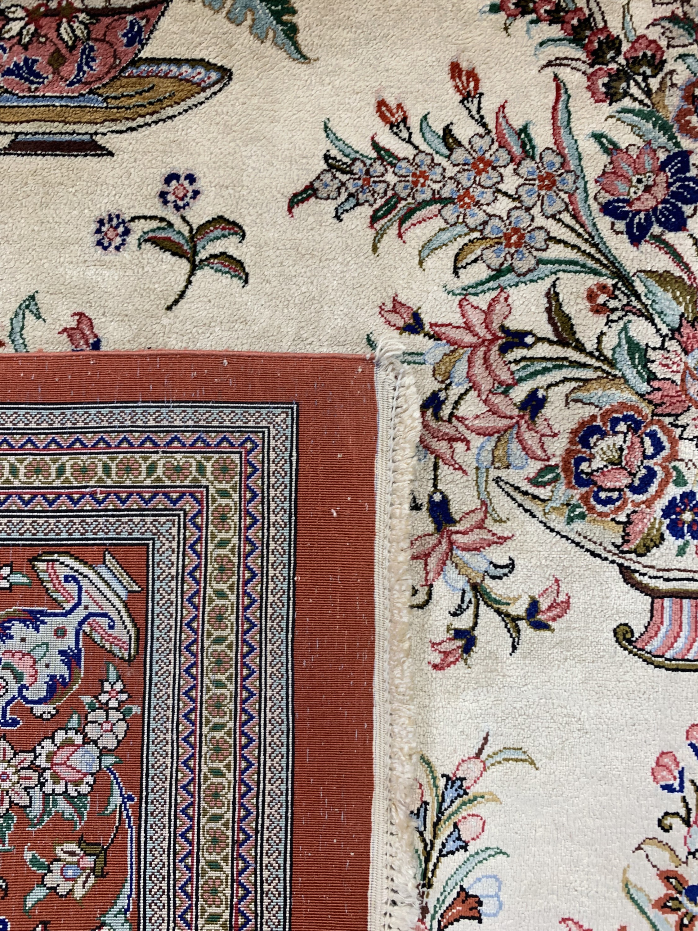Detail e: Ghom Seide fein signiert, Persien, Ende 20.Jhd, reine Naturseide, ca. 202 x 130 cm, ca. 1,0 Mio. Kn/qm, EHZ: 2