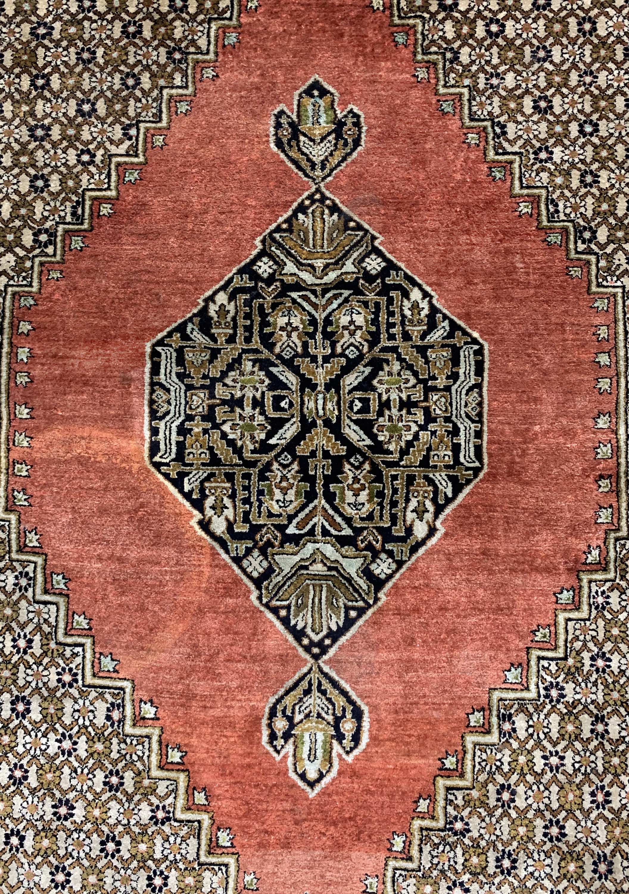 Detail b: Ghom Seide alt, Persien, Mitte 20.Jhd, reine Naturseide, ca. 155 x 107 cm, EHZ: 2