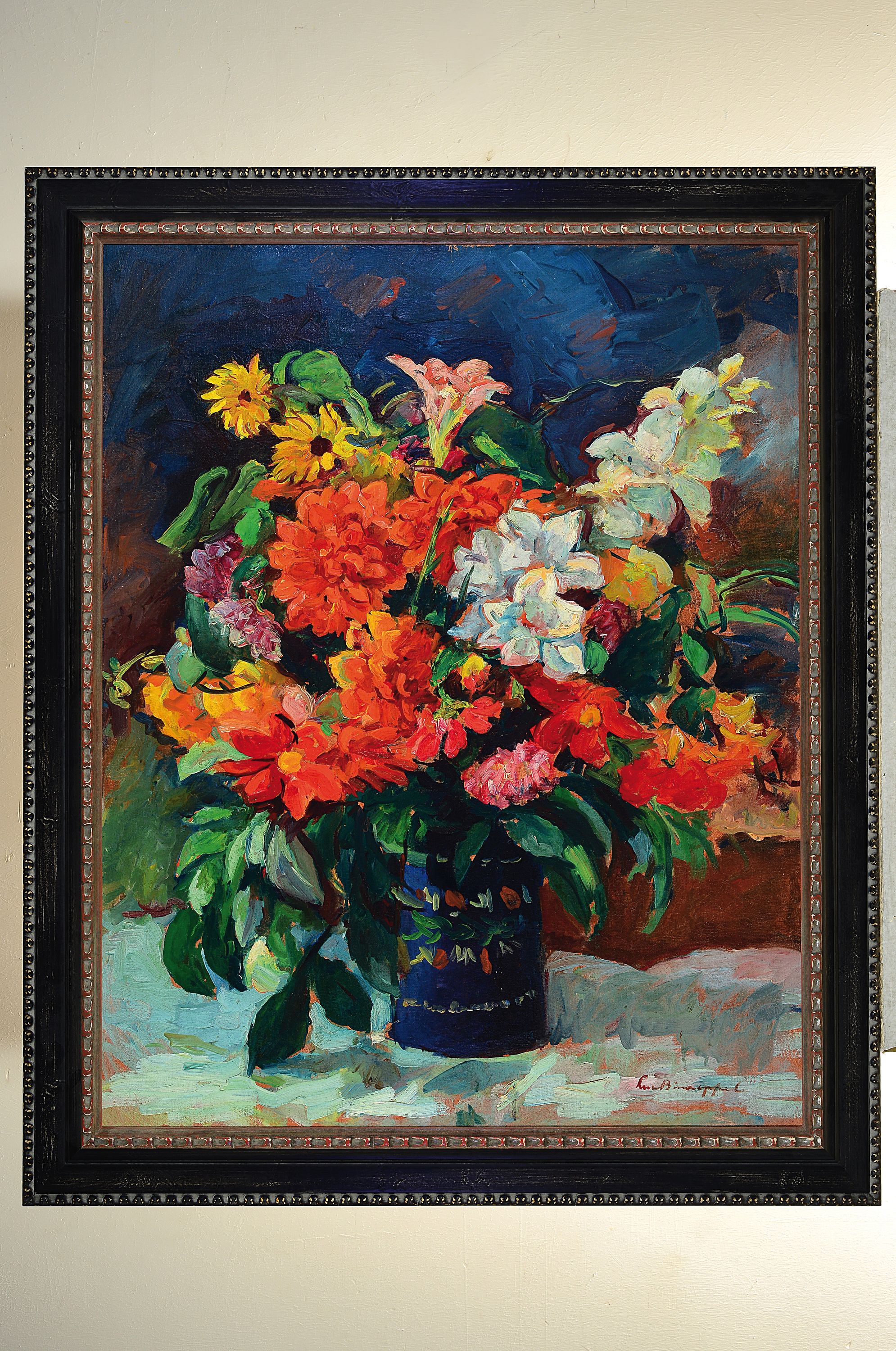 Detail k: Lucien Binaepfel, 1893 - 1972, üppiges Blumenstillleben mit Sommerblumen in blauer Majolikavase, Öl/Lwd, signiert, 90 x 70 cm, Rahmen ca. 106 x 88 ...