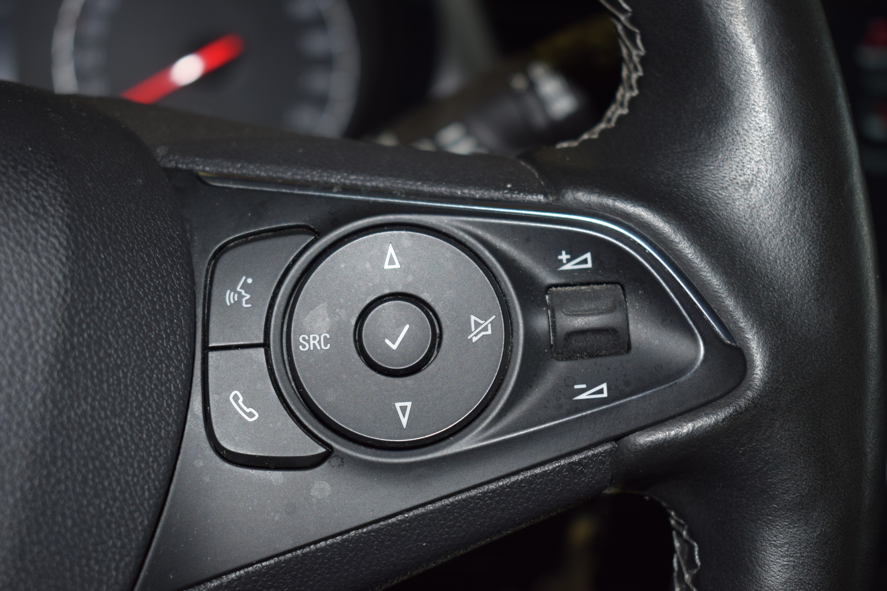 Detail j: Opel Crossland X, EZ 12/2020, Laufleistung 25.500 km, HU 03/2025, 61kW/82 PS, Schaltgetriebe, blau, Stoff schwarz, Bordmappe inkl. Serviceheft ...