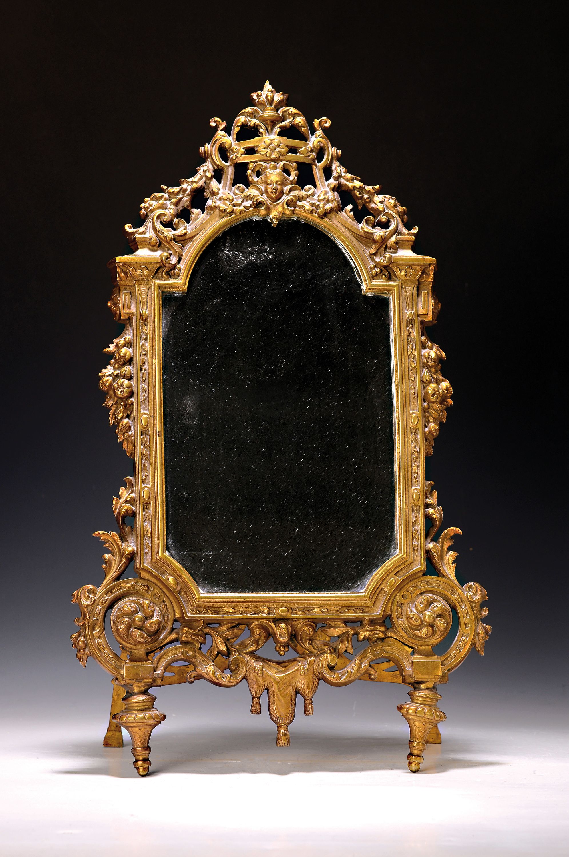 Tischspiegel, Historismus, um 1890, Bronze, Spiegelglas erneuert, ca. 49 x 31 cm