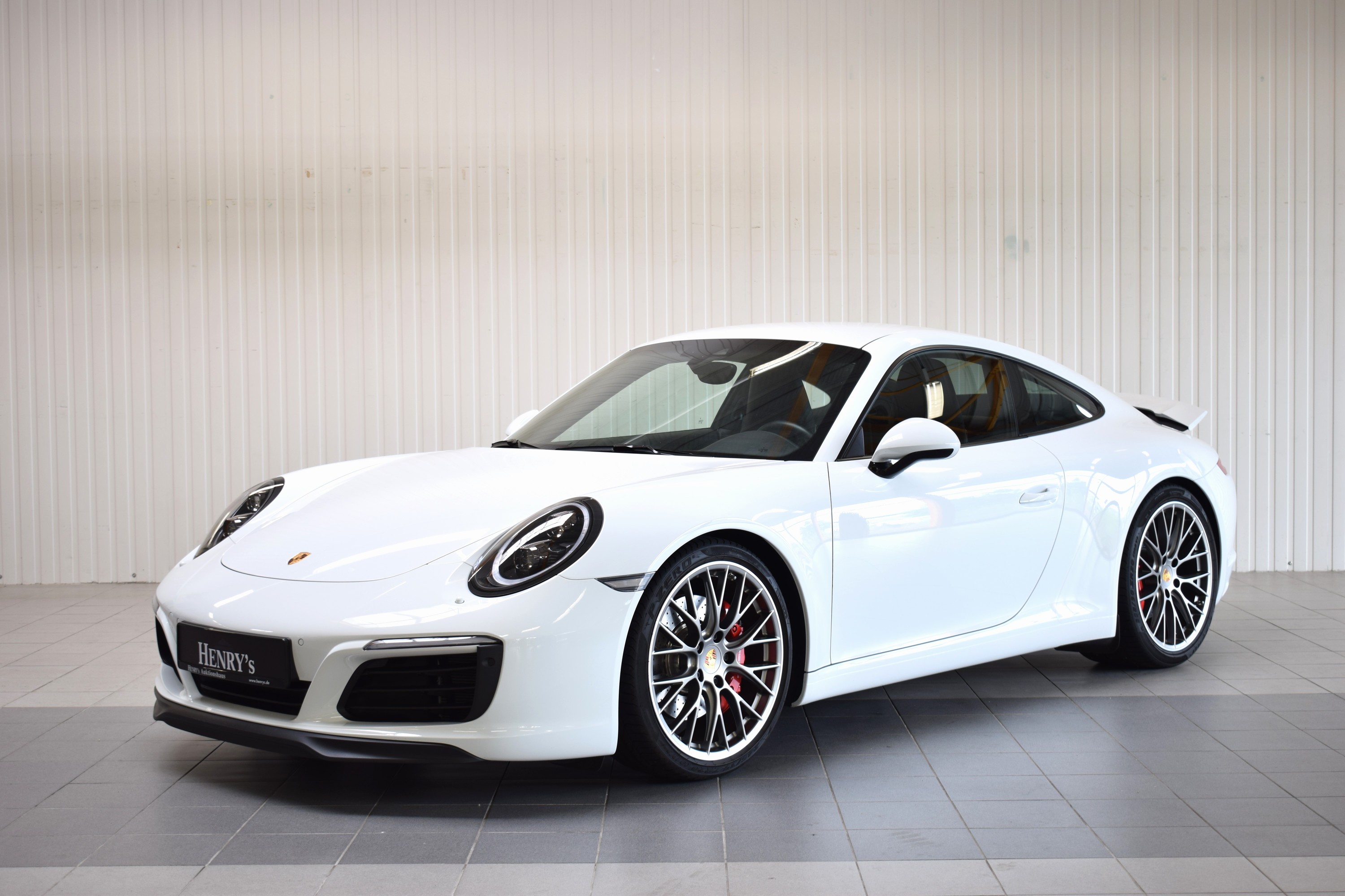 Detail b: Porsche 911 Carrera S, EZ 04/2016, Laufleistung 26.817 km, HU 04/2025, 1.Hand, 309kW/420 PS, Automatikgetriebe, weiß, Leder schwarz, ...