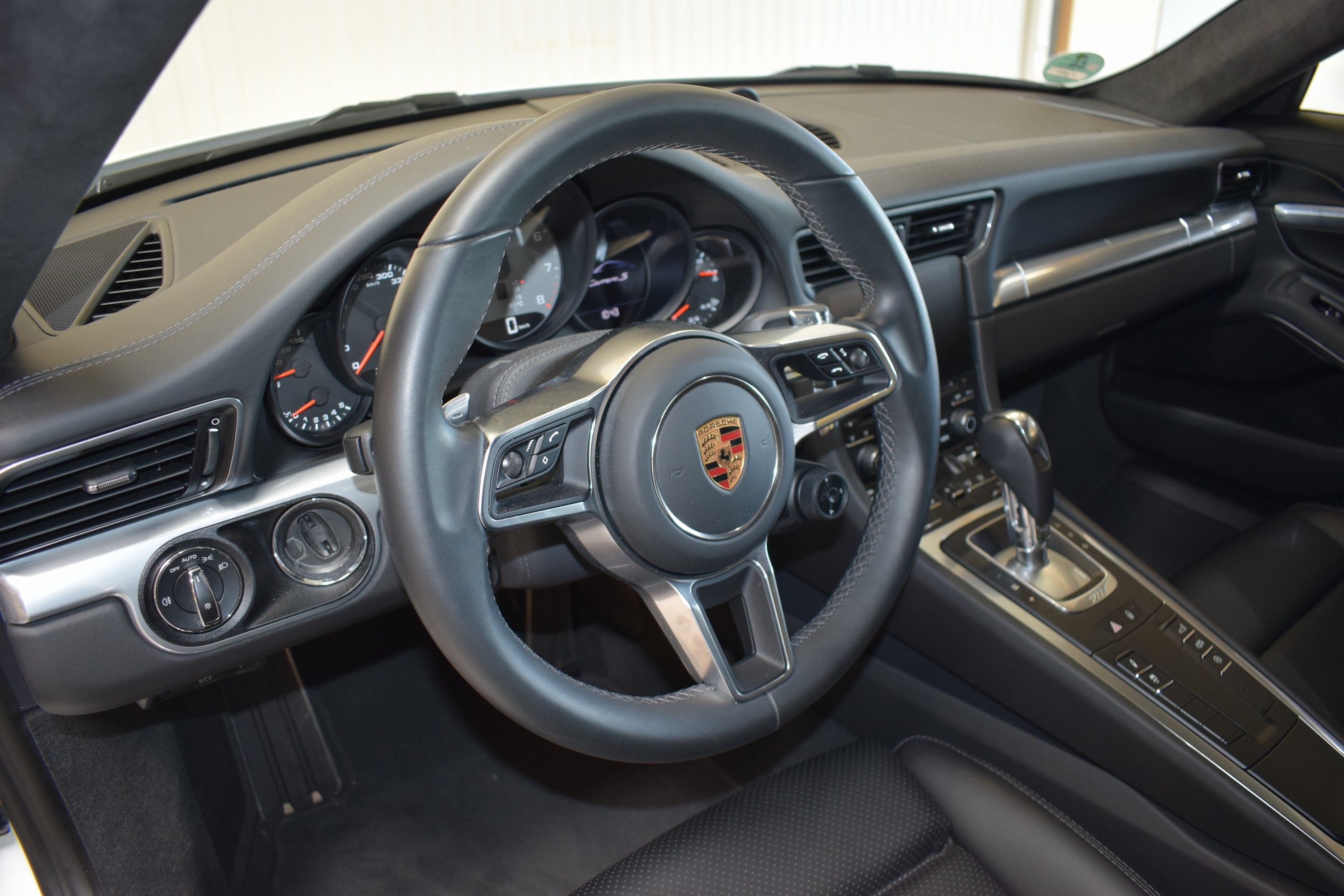 Detail h: Porsche 911 Carrera S, EZ 04/2016, Laufleistung 26.817 km, HU 04/2025, 1.Hand, 309kW/420 PS, Automatikgetriebe, weiß, Leder schwarz, ...
