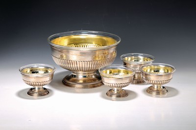 Image 26779501 - Dessert service, Italy, 2nd half of the 20th century, 800 silver, gilded inside, large footed bowl and 11 matching small bowls, orig. Glass inserts with star cut, approx. 1910 g, diameter 22/10 cm