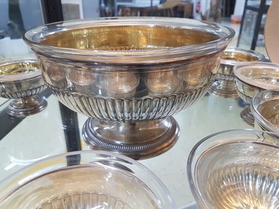 26779501b - Dessert service, Italy, 2nd half of the 20th century, 800 silver, gilded inside, large footed bowl and 11 matching small bowls, orig. Glass inserts with star cut, approx. 1910 g, diameter 22/10 cm