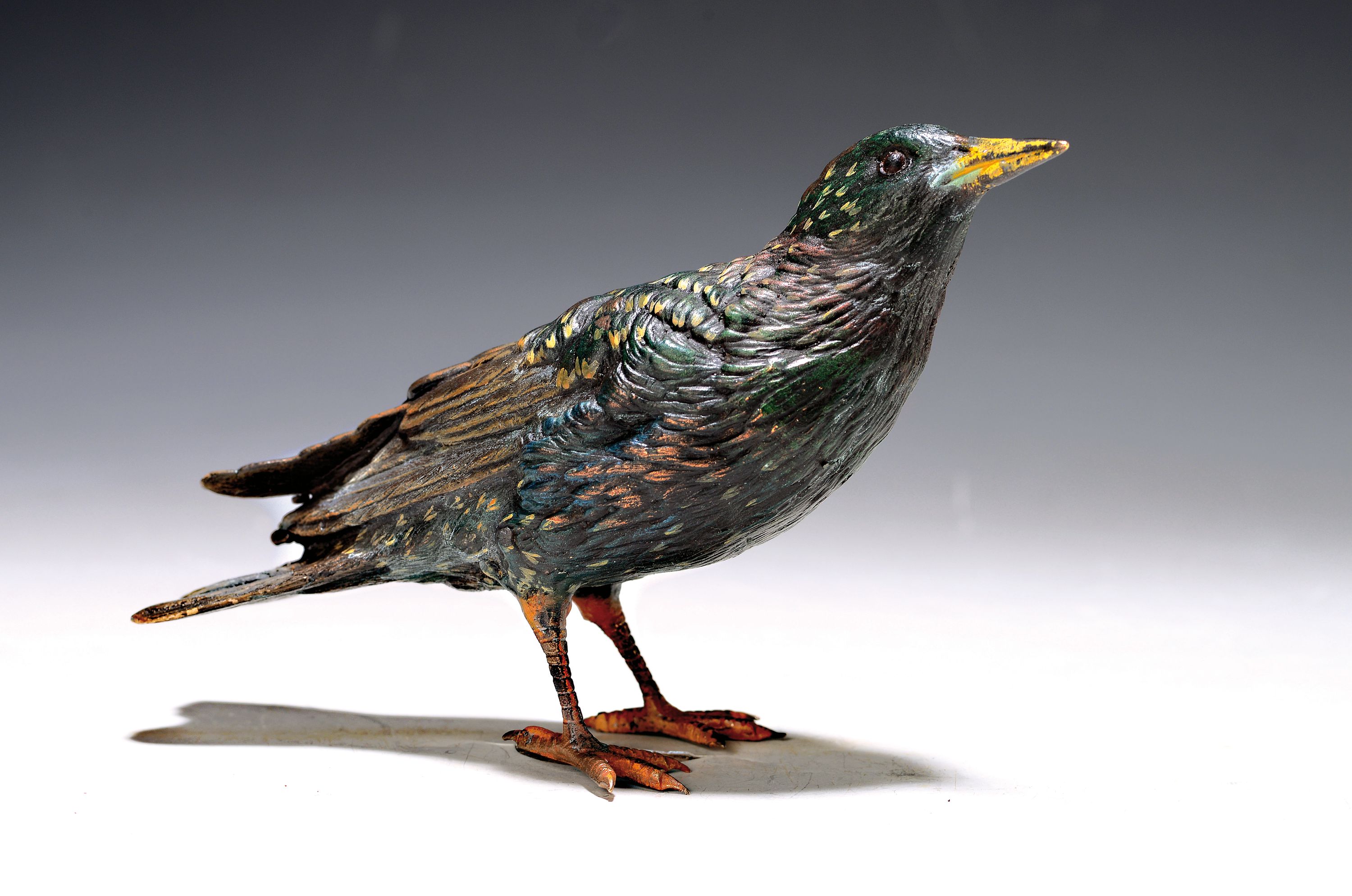 Große Wiener Bronze eines Vogels, sign. Bergmann, bunt staffiert, ca. 11.5x16 cm