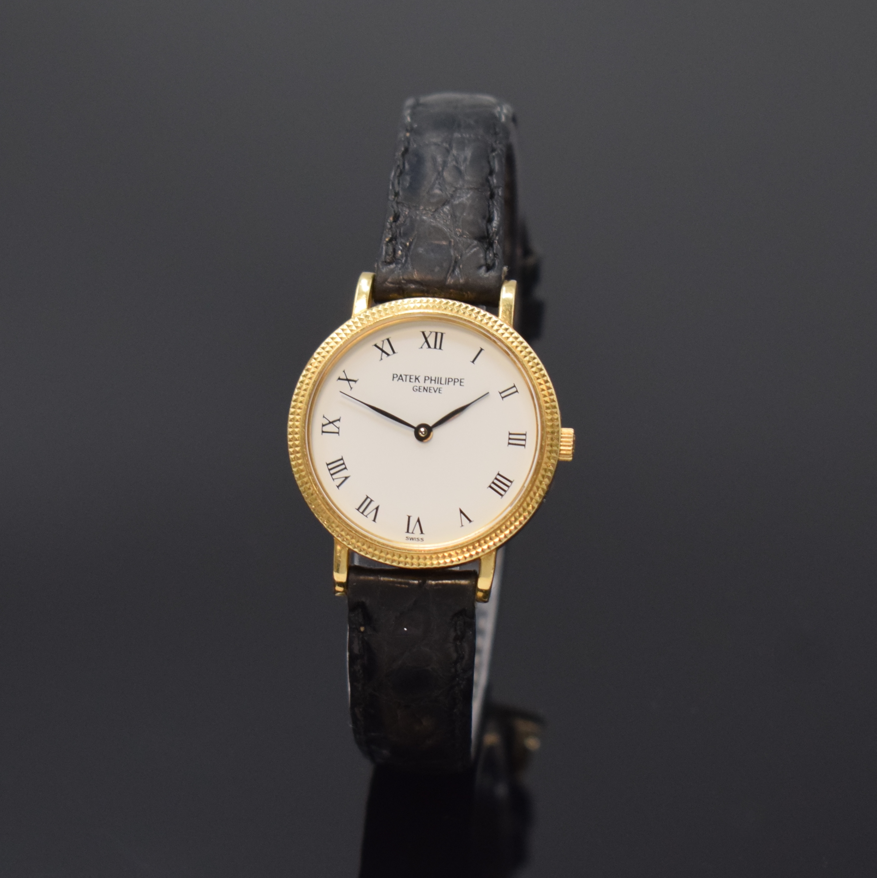 PATEK PHILIPPE Calatrava Referenz 4819 elegante Damenarmbanduhr in GG 750/000, Schweiz um 1990, quarz, 2-tlg. Geh., Boden aufgedr., Clous de ...