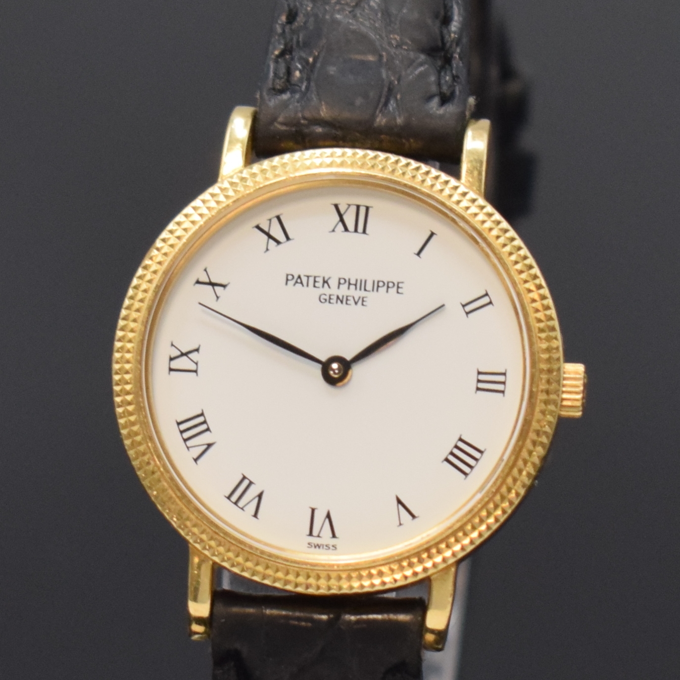 Detail a: PATEK PHILIPPE Calatrava Referenz 4819 elegante Damenarmbanduhr in GG 750/000, Schweiz um 1990, quarz, 2-tlg. Geh., Boden aufgedr., Clous de ...