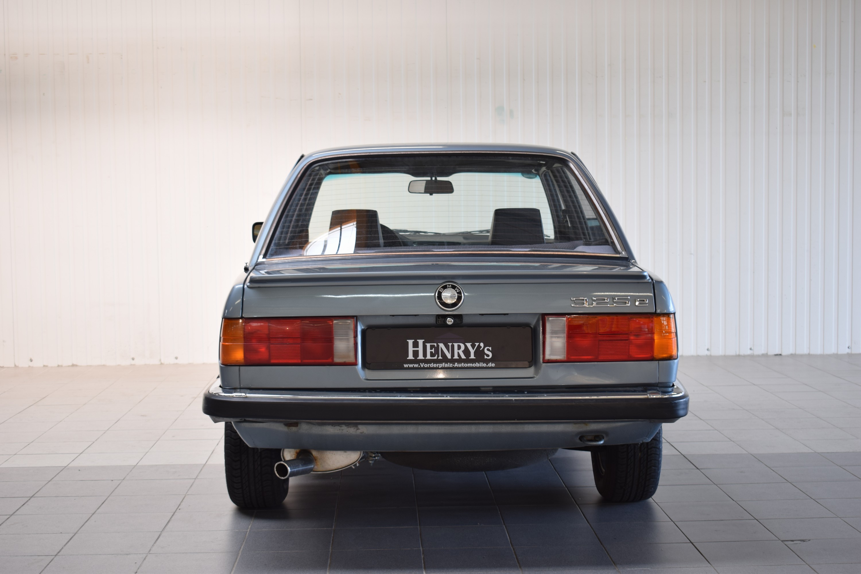 Detail d: BMW 325E, EZ 09/1987, Laufleistung abgelesen 236.900 km, HU 06/2025, 90kW/122 PS,6-Zylinder, Schaltgetriebe, blau, Schiebedach uvm.