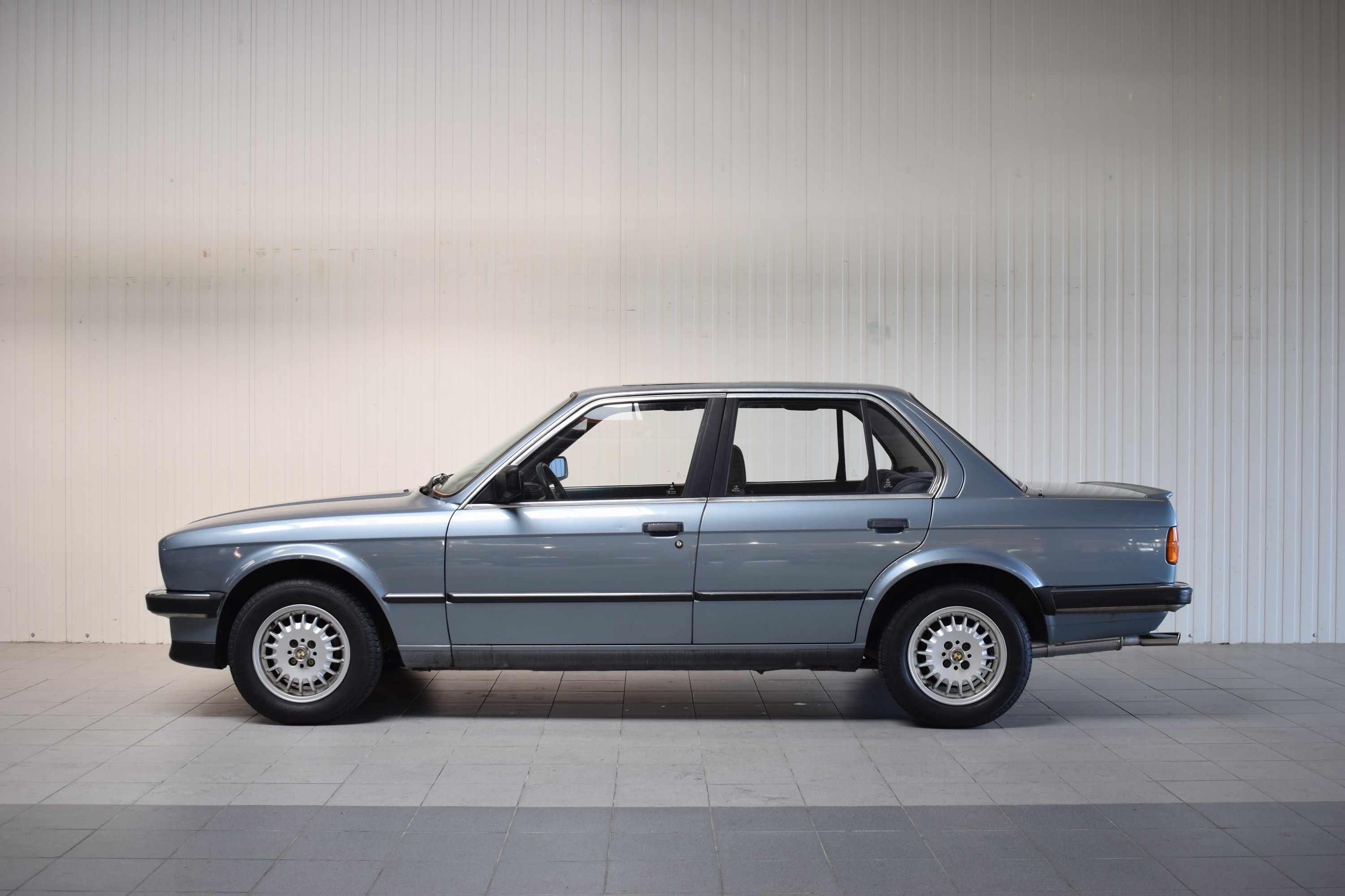 Detail f: BMW 325E, EZ 09/1987, Laufleistung abgelesen 236.900 km, HU 06/2025, 90kW/122 PS,6-Zylinder, Schaltgetriebe, blau, Schiebedach uvm.