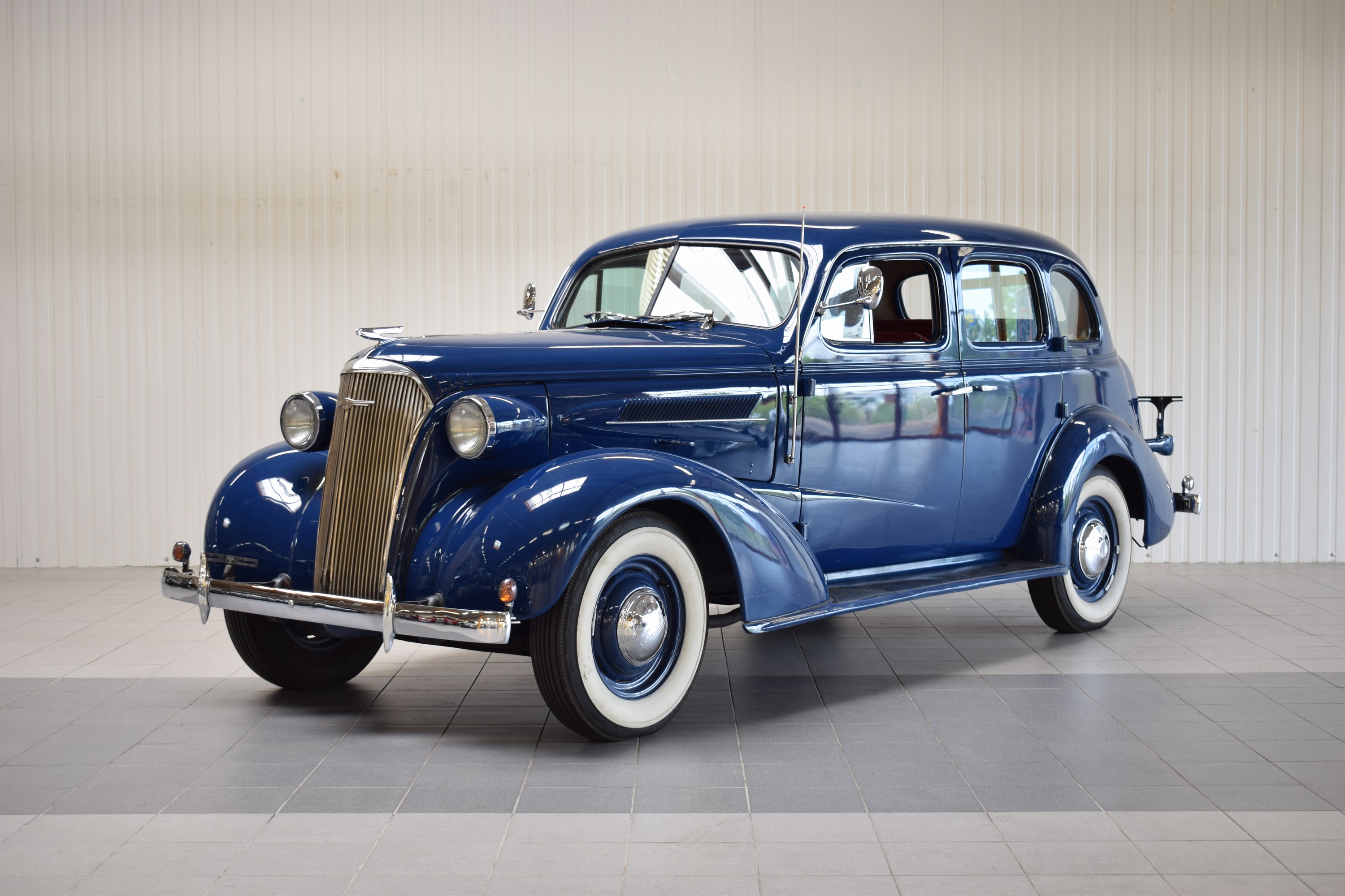 Detail b: Chevrolet Master Deluxe, EZ 01/1937, Fahrgestellnummer: 21GB0212426, Laufleistung ca. 80.500 Meilen abgelesen, 63 kW/85 PS, Schaltgetriebe, ...