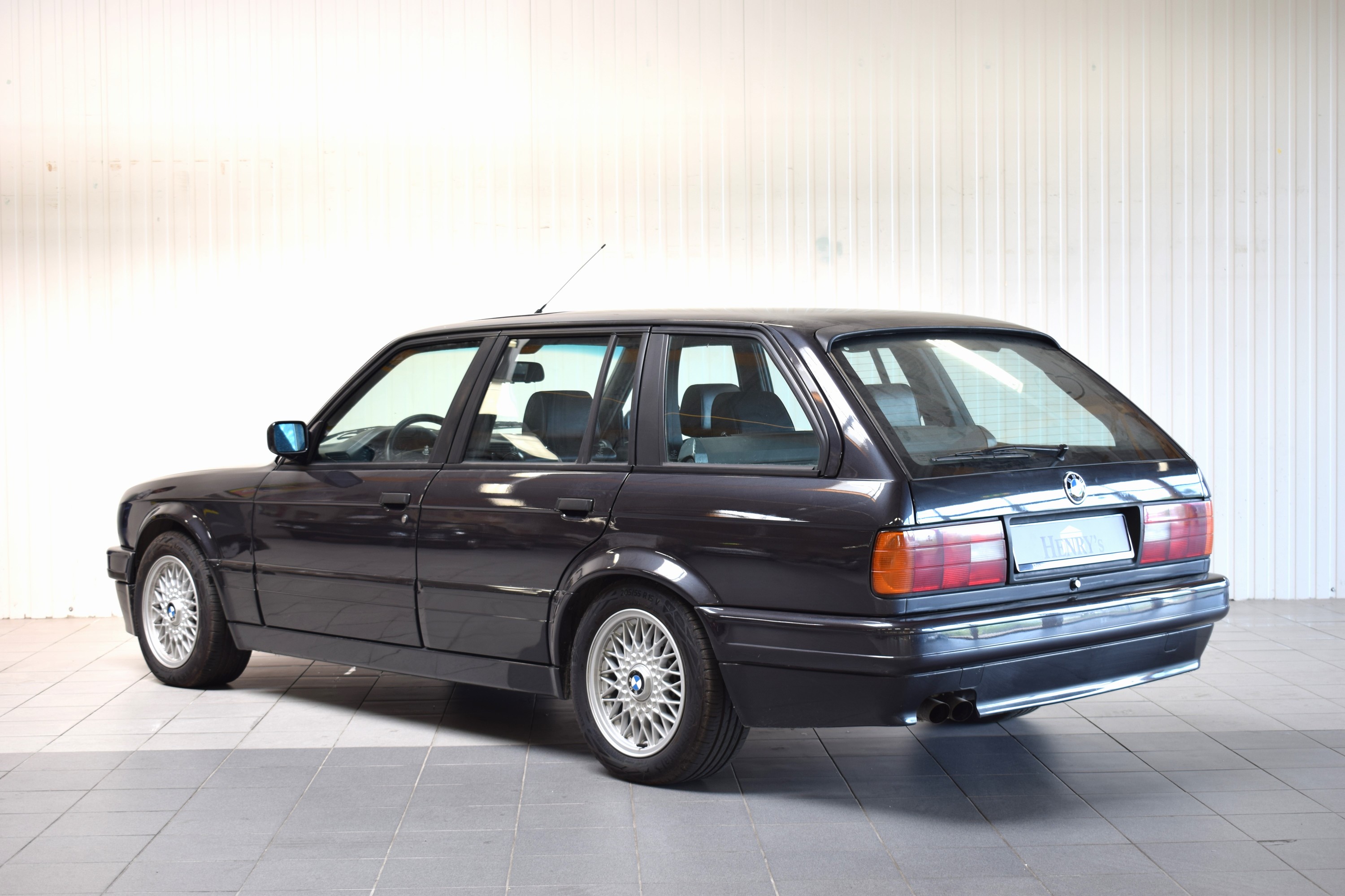 Detail c: BMW 325i, EZ 08/1990, Laufleistung abgelesenca. 322.000km, HU abgelaufen, 125kW/170 PS, 6 -Zylinder, schwarz, Leder schwarz, elektr. Fensterheber, ...