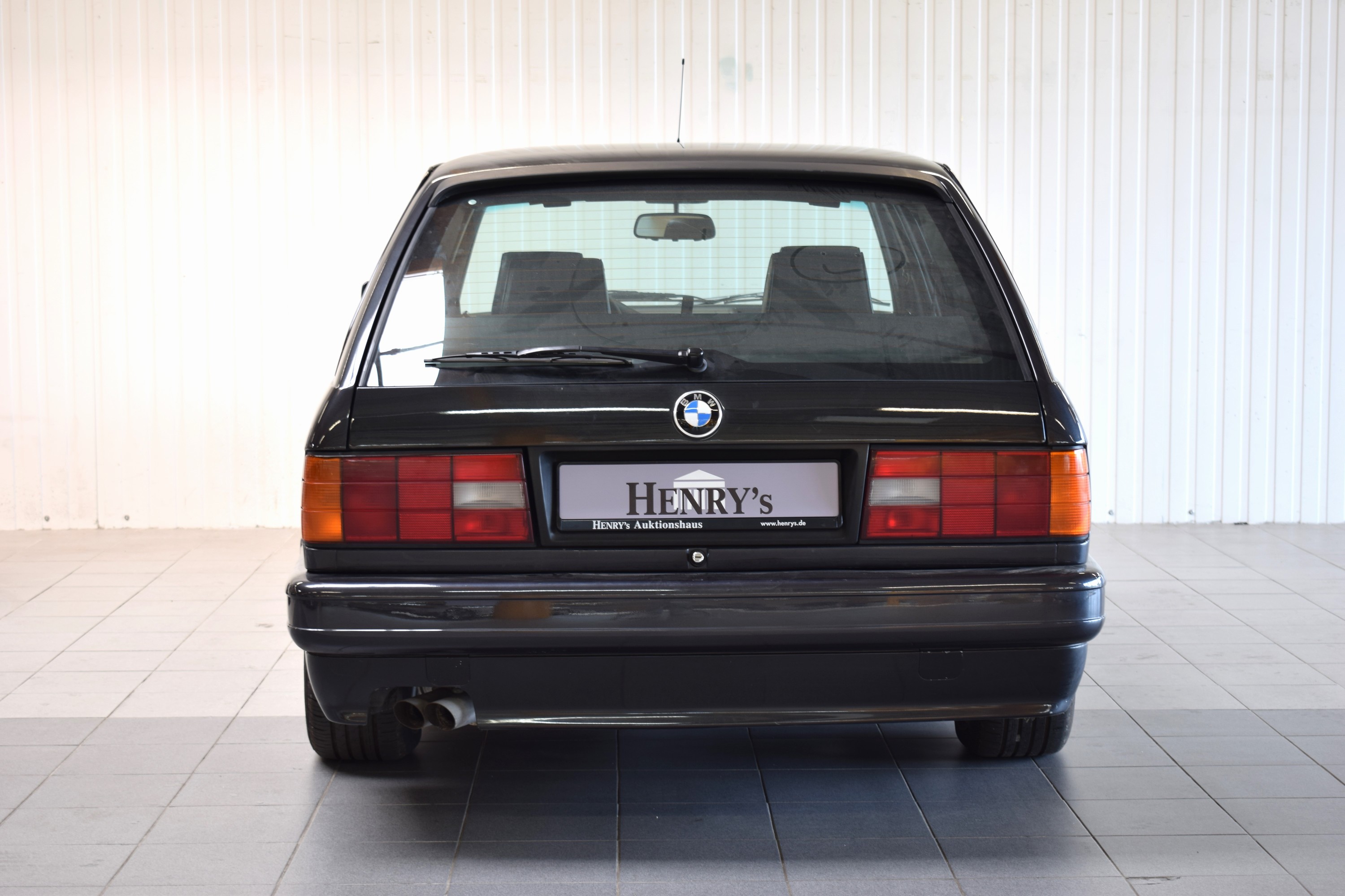 Detail d: BMW 325i, EZ 08/1990, Laufleistung abgelesenca. 322.000km, HU abgelaufen, 125kW/170 PS, 6 -Zylinder, schwarz, Leder schwarz, elektr. Fensterheber, ...