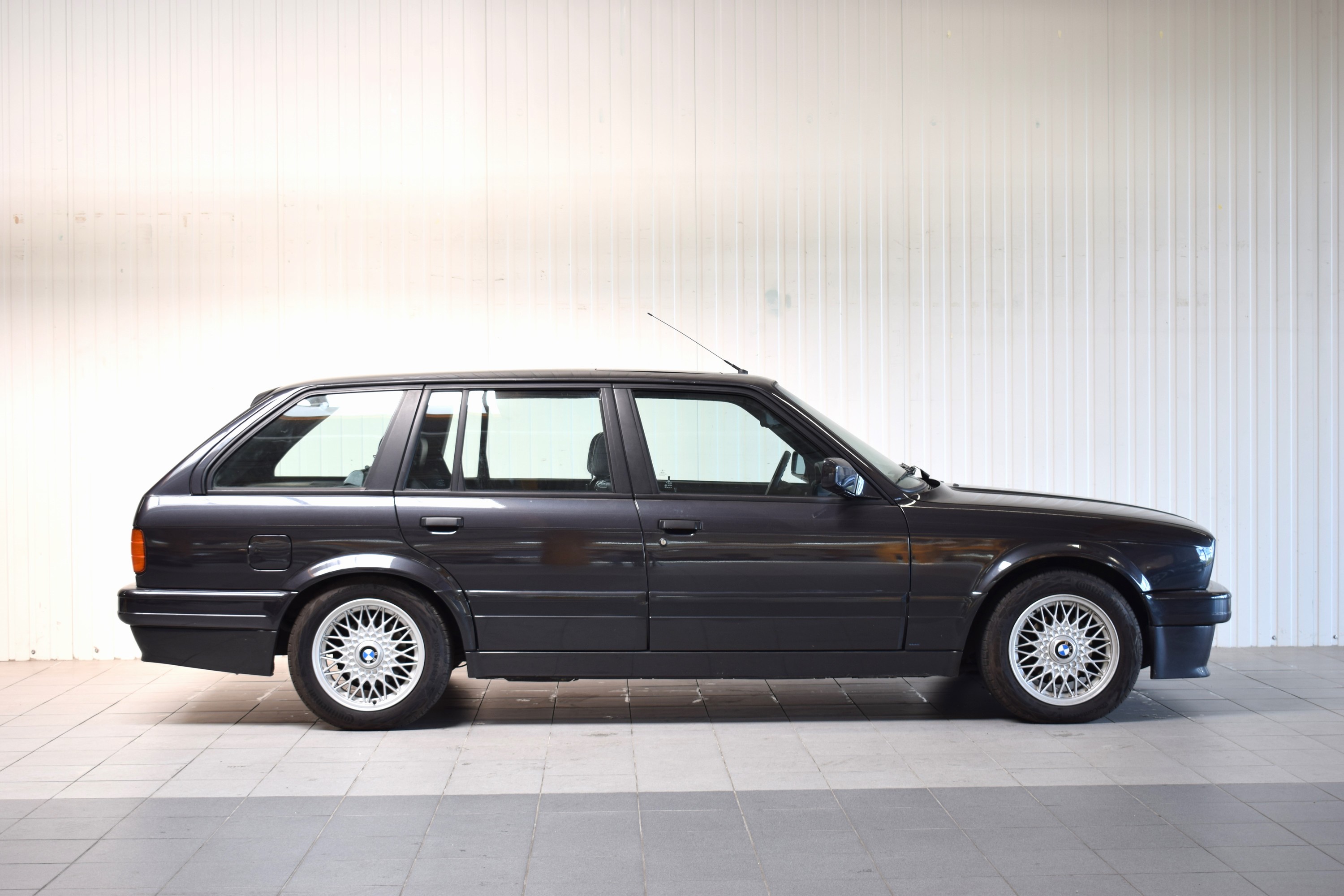 Detail f: BMW 325i, EZ 08/1990, Laufleistung abgelesenca. 322.000km, HU abgelaufen, 125kW/170 PS, 6 -Zylinder, schwarz, Leder schwarz, elektr. Fensterheber, ...