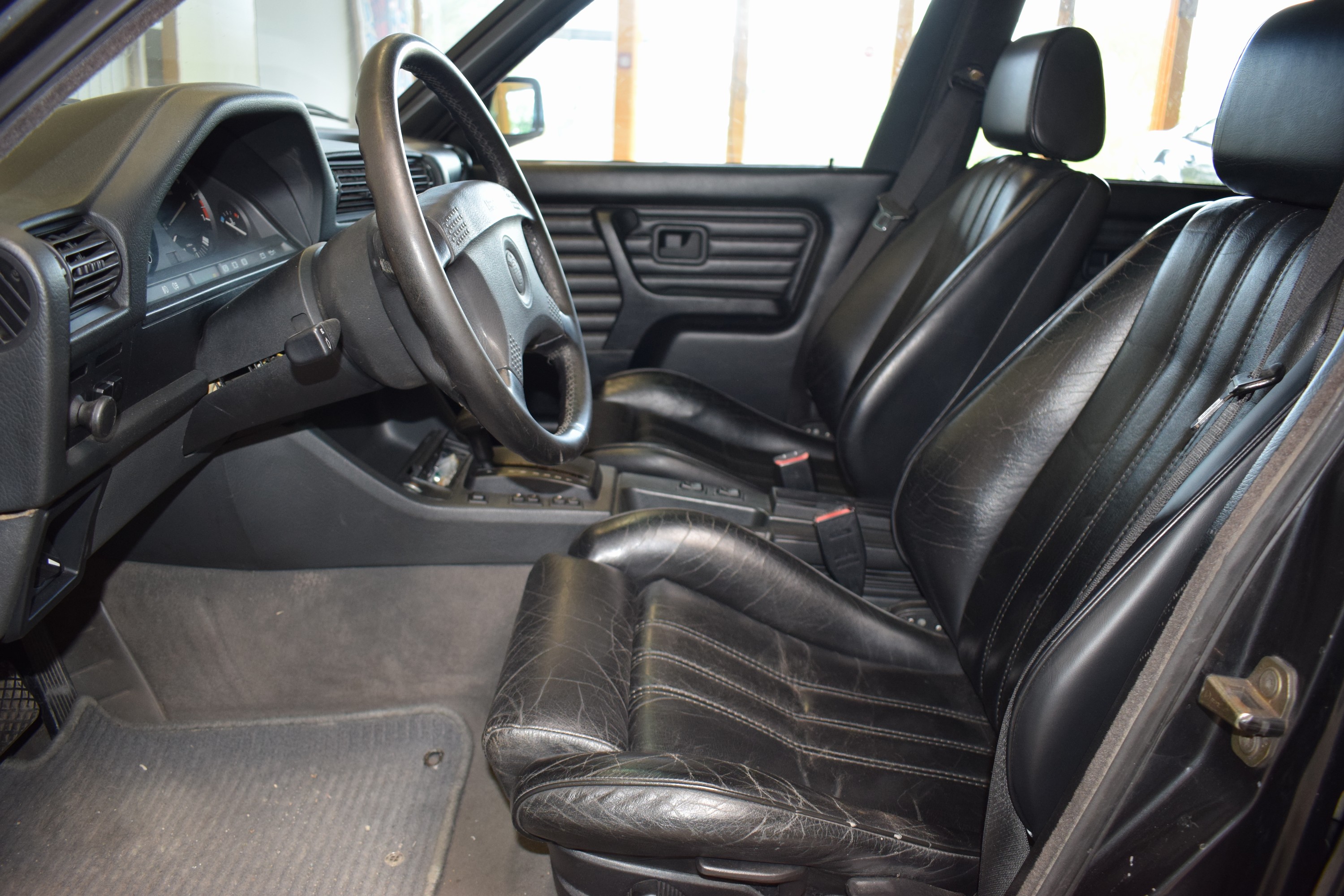 Detail g: BMW 325i, EZ 08/1990, Laufleistung abgelesenca. 322.000km, HU abgelaufen, 125kW/170 PS, 6 -Zylinder, schwarz, Leder schwarz, elektr. Fensterheber, ...