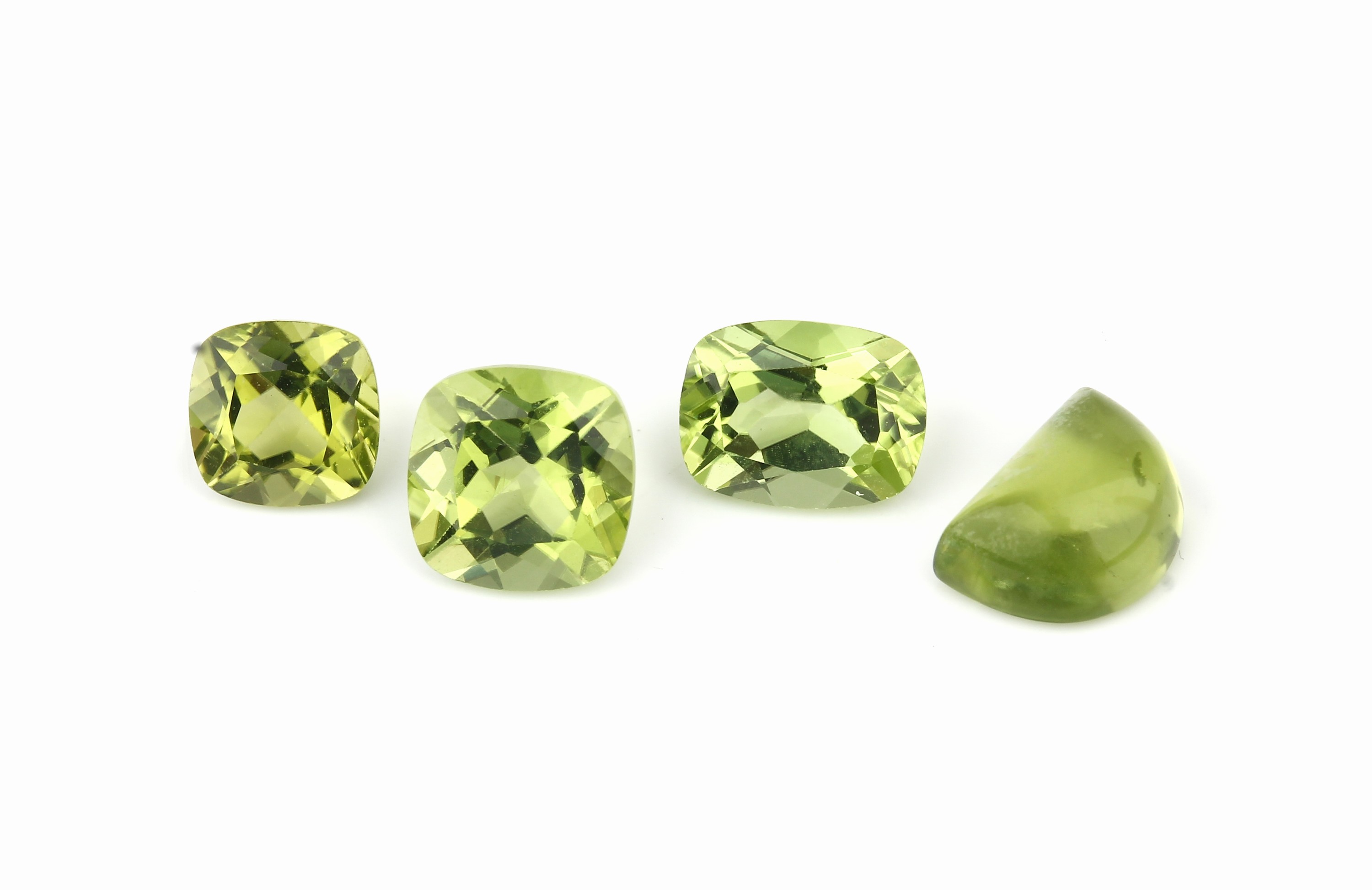 Detail c: Konvolut 4 Peridot-Pärchen zus. ca. 13.56 ct, versch. Schliffformen