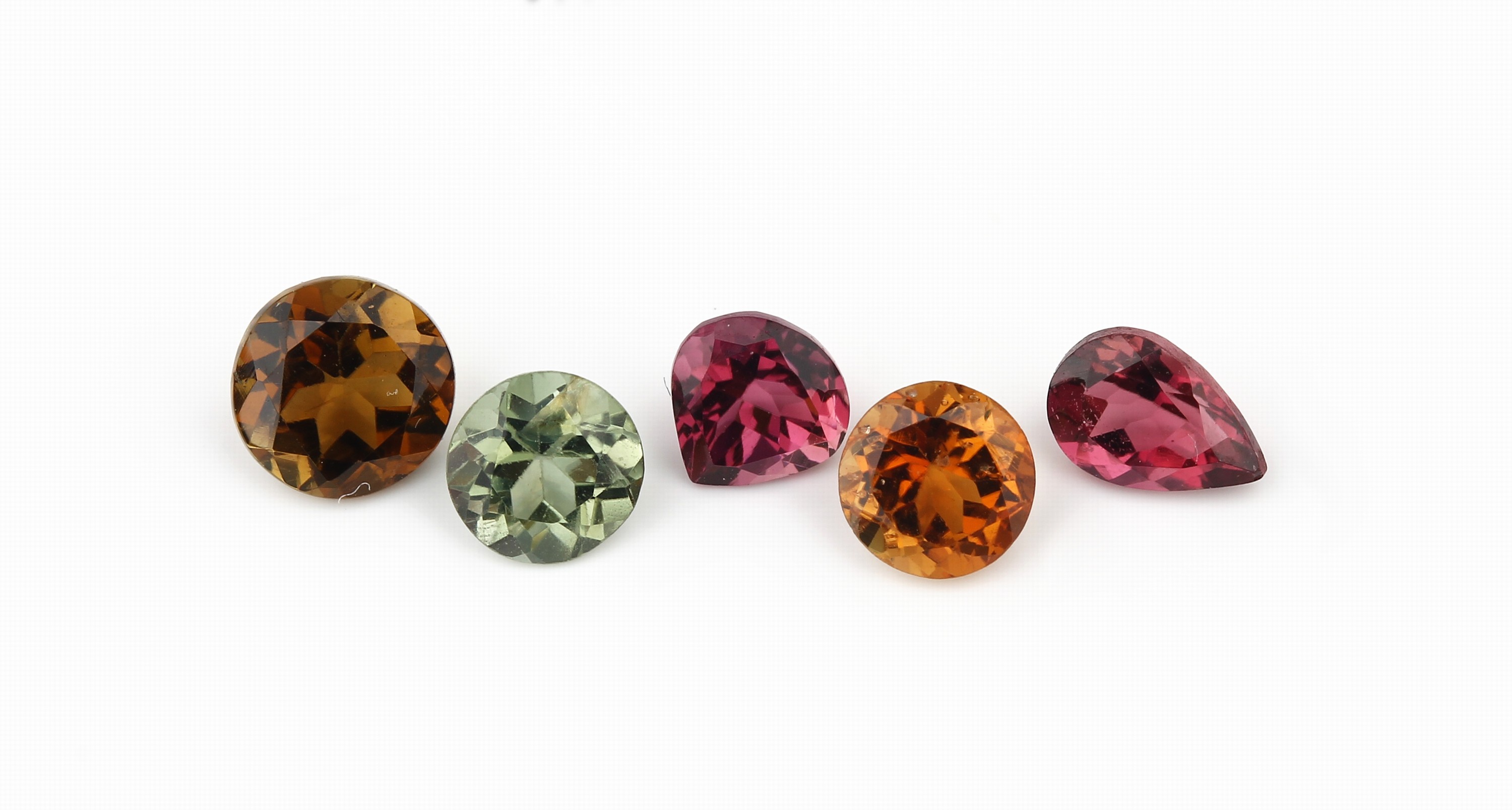 Detail a: Konvolut 5 Turmalin-Pärchen zus. ca. 5.62 ct, 2 x pink, Tropfenform, 1 x grün, rund facett., 1 x braun, rund facett., 1 x orange- braun, rund ...