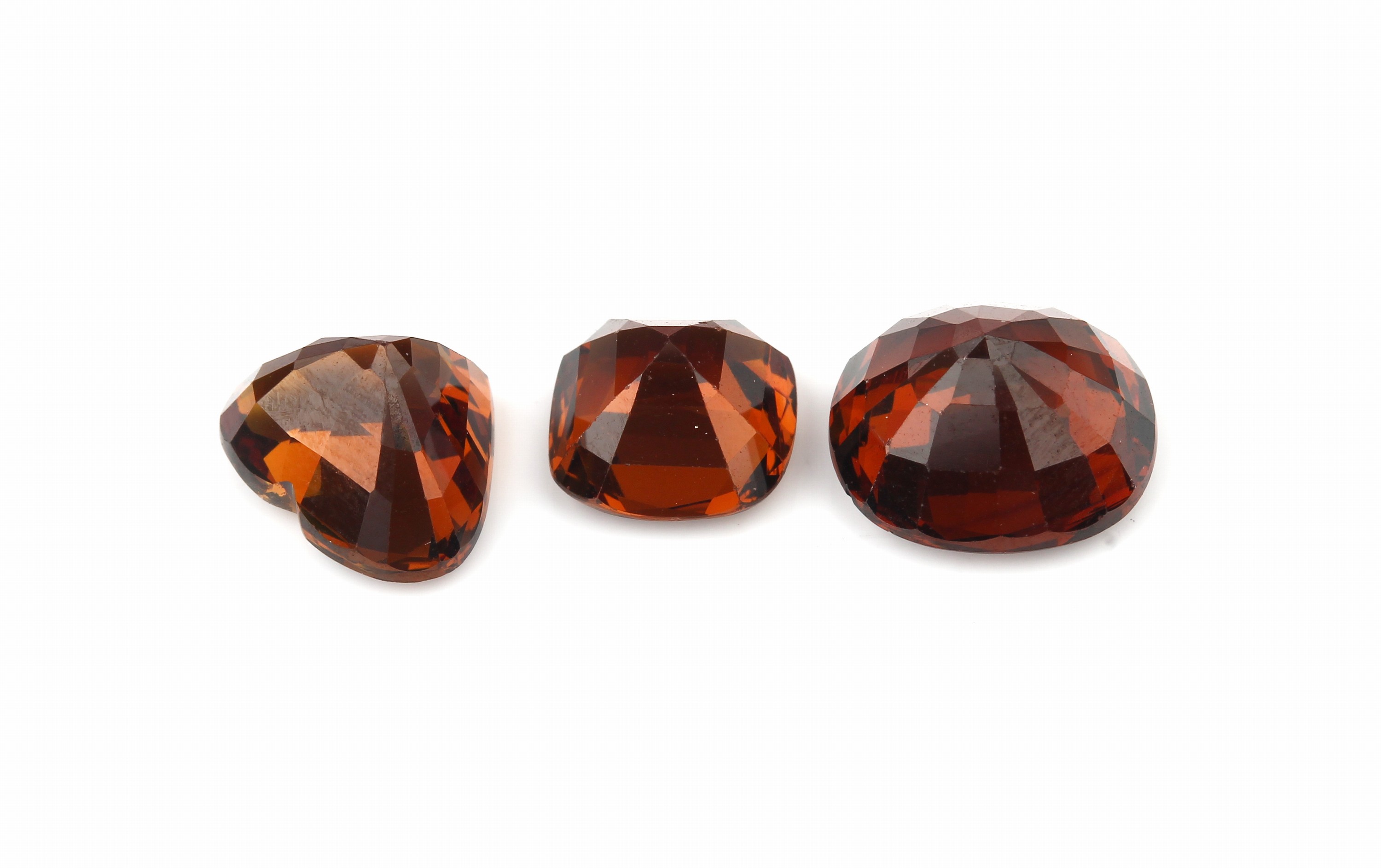 Detail a: 3 lose Zirkone zus. ca. 12.7 ct, versch. Schliffformen