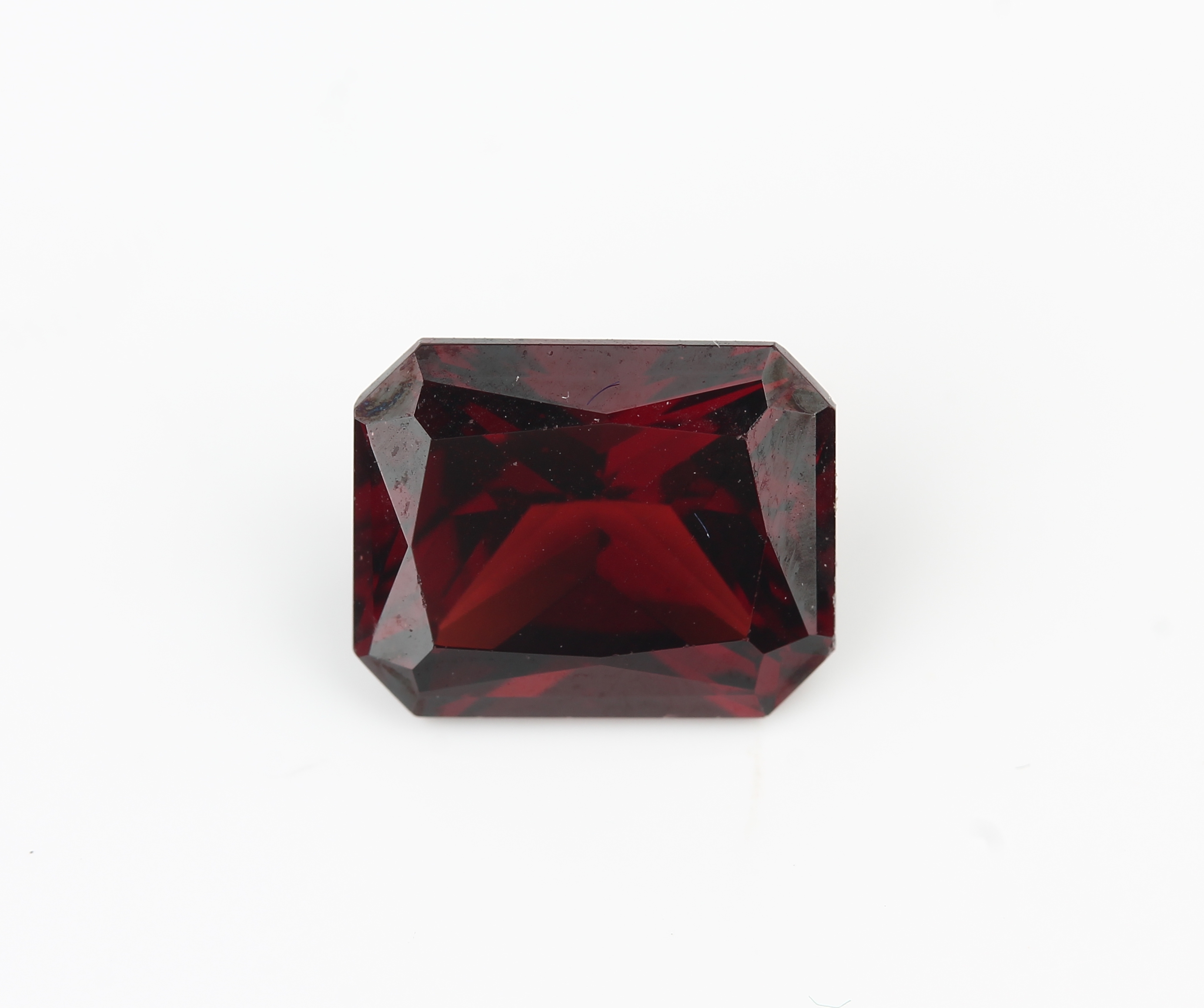 Detail a: 17 lose Granate zus. ca. 58.15 ct, überwiegend rot, versch. Schliffformen (oval, Herz, rund, Tropfen etc.)