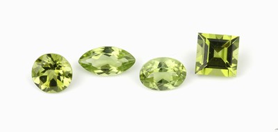 26779733a - Lot 4 peridot-pairs total approx. 11.6 ct