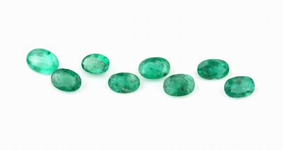 Image 26779737 - 8 oval bevelled emeralds total approx. 3.70 ct Valuation Price: 1200, - EUR