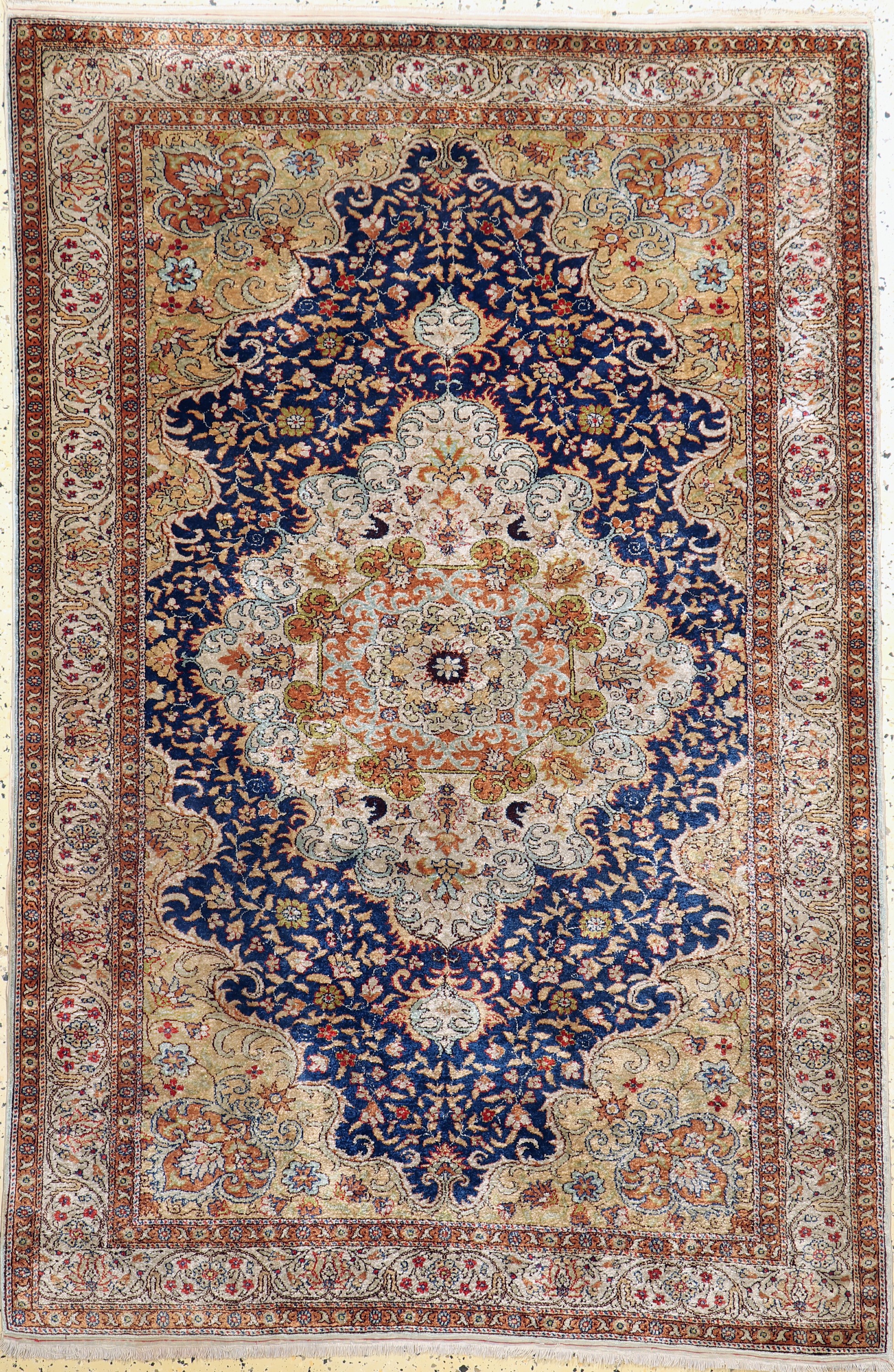 Kayseri Seide, Türkei, Mitte 20.Jhd, reine Naturseide, ca. 180 x 120 cm, Reinigungsbedürftig, EHZ: 2
