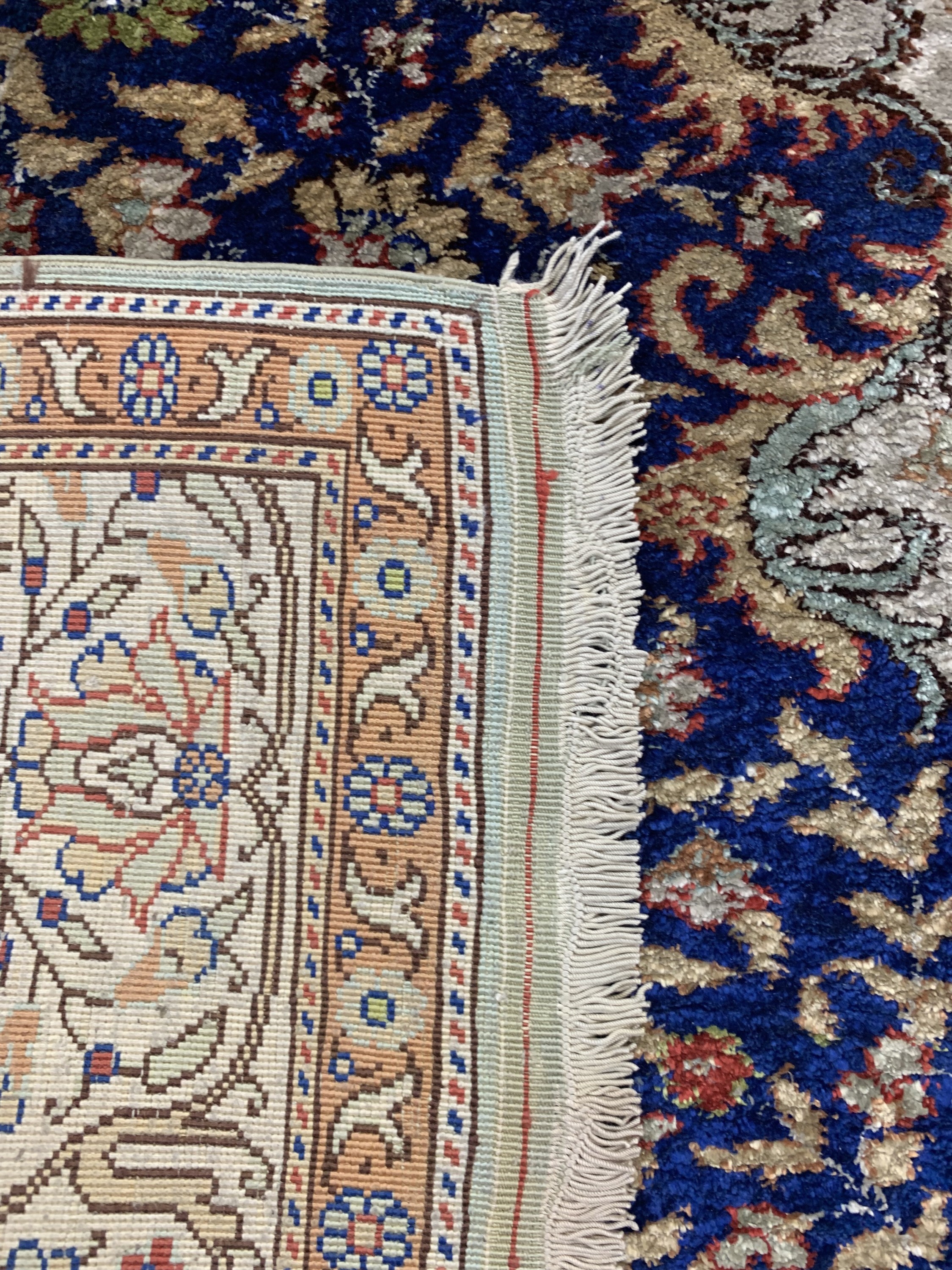 Detail e: Kayseri Seide, Türkei, Mitte 20.Jhd, reine Naturseide, ca. 180 x 120 cm, Reinigungsbedürftig, EHZ: 2