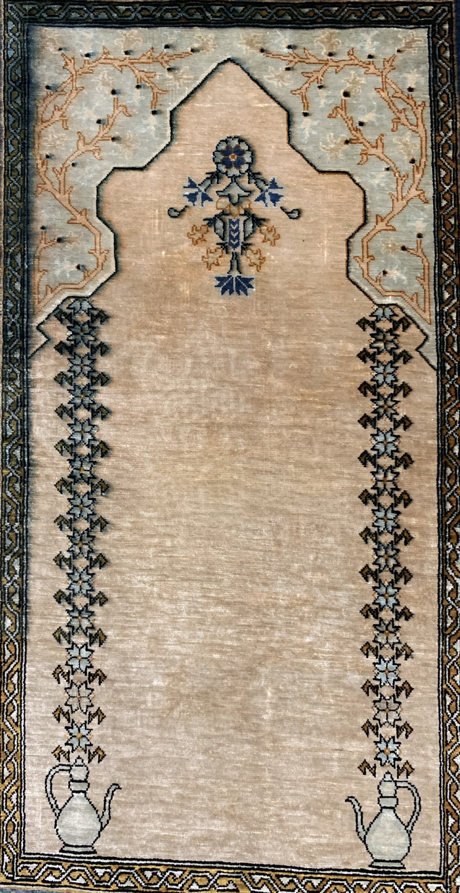 Detail c: Hereke Seide fein, Türkei, Mitte 20.Jhd, reine Naturseide, ca. 80 x 53 cm, ca. 1,0 Mio.Kn/qm, verfärbt, EHZ: 2