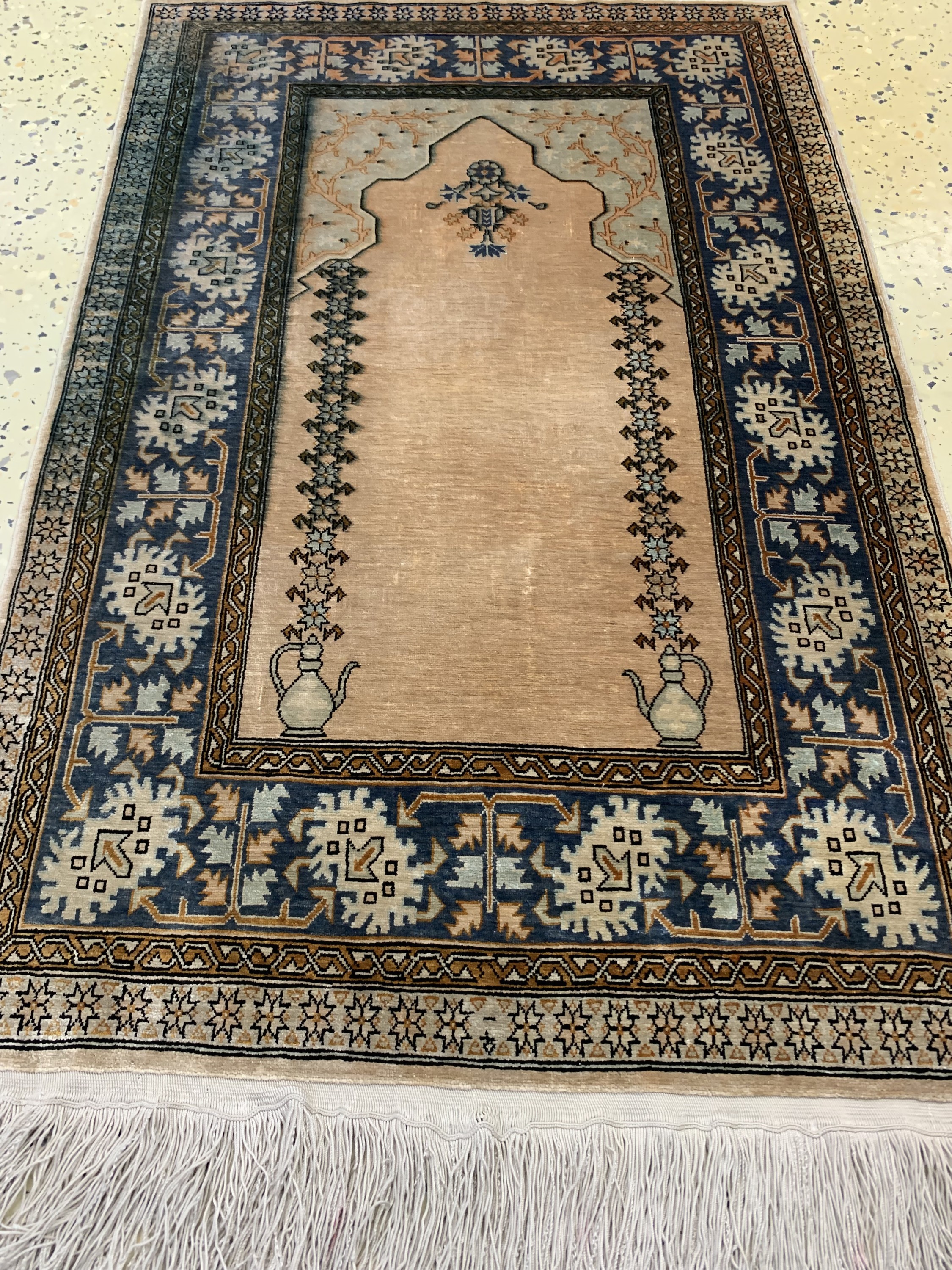 Detail d: Hereke Seide fein, Türkei, Mitte 20.Jhd, reine Naturseide, ca. 80 x 53 cm, ca. 1,0 Mio.Kn/qm, verfärbt, EHZ: 2