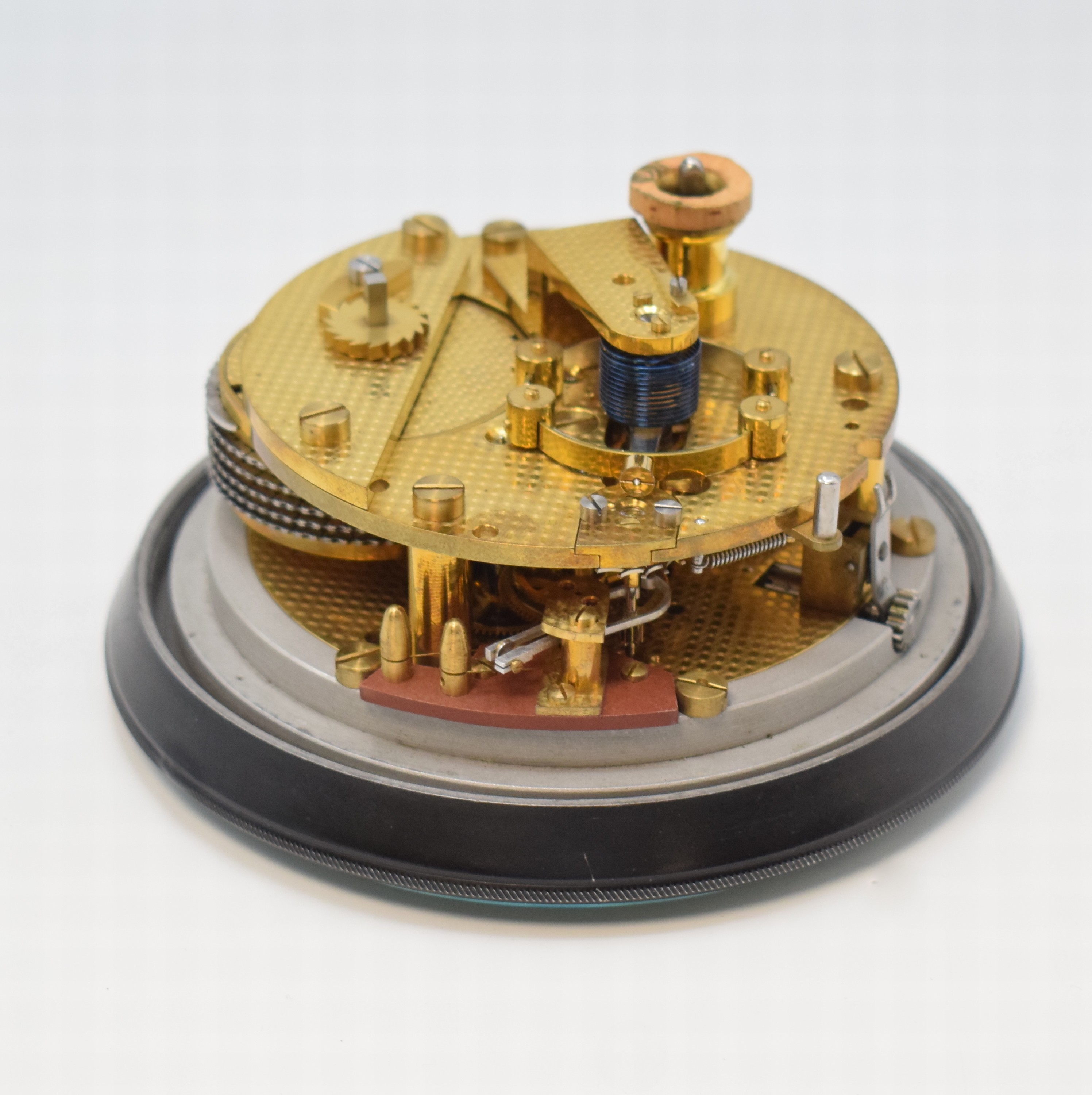 Detail g: WEMPE / JOHN SCHWARZER Nummer 2800 seltenes Luftwaffen-Bodenchronometer mit Ankerhemmung, Deutschland um 1942, 2-tlg. Holzkiste, abnehmbares Oberteil ...