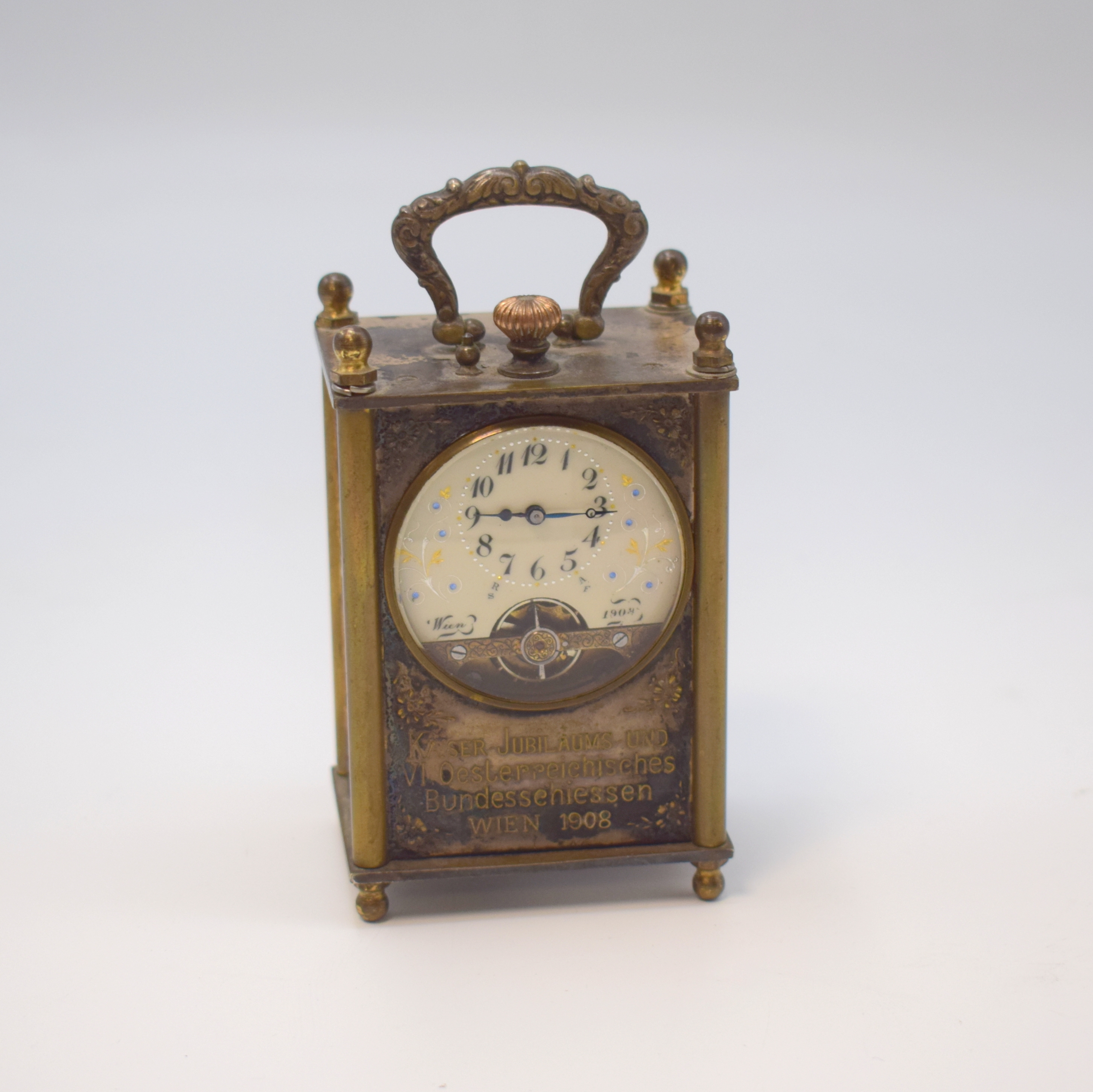 HEBDOMAS seltene 8-Tage Tischuhr zum 6. österreichischem Bundesschießen Wien 1908, Schweiz 1908, versilbertes u. ornamentiertes viersäuliges Geh. ...