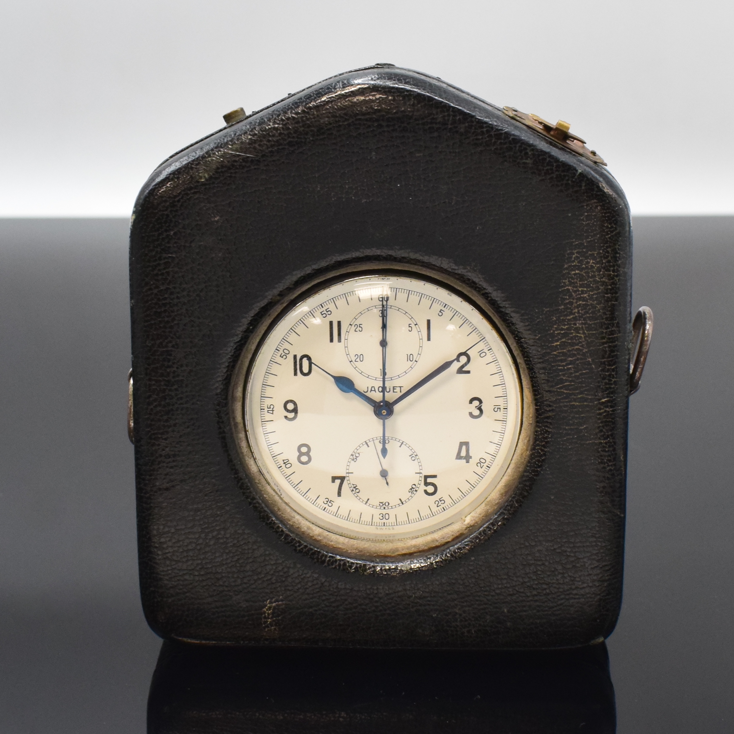 Detail d: JAQUET / LEMANIA großer Taschen-Chronograph mit Rattrapante in original Box, Schweiz um 1950, verchromtes Scharniergeh., weißes Zifferbl. m. arab. ...