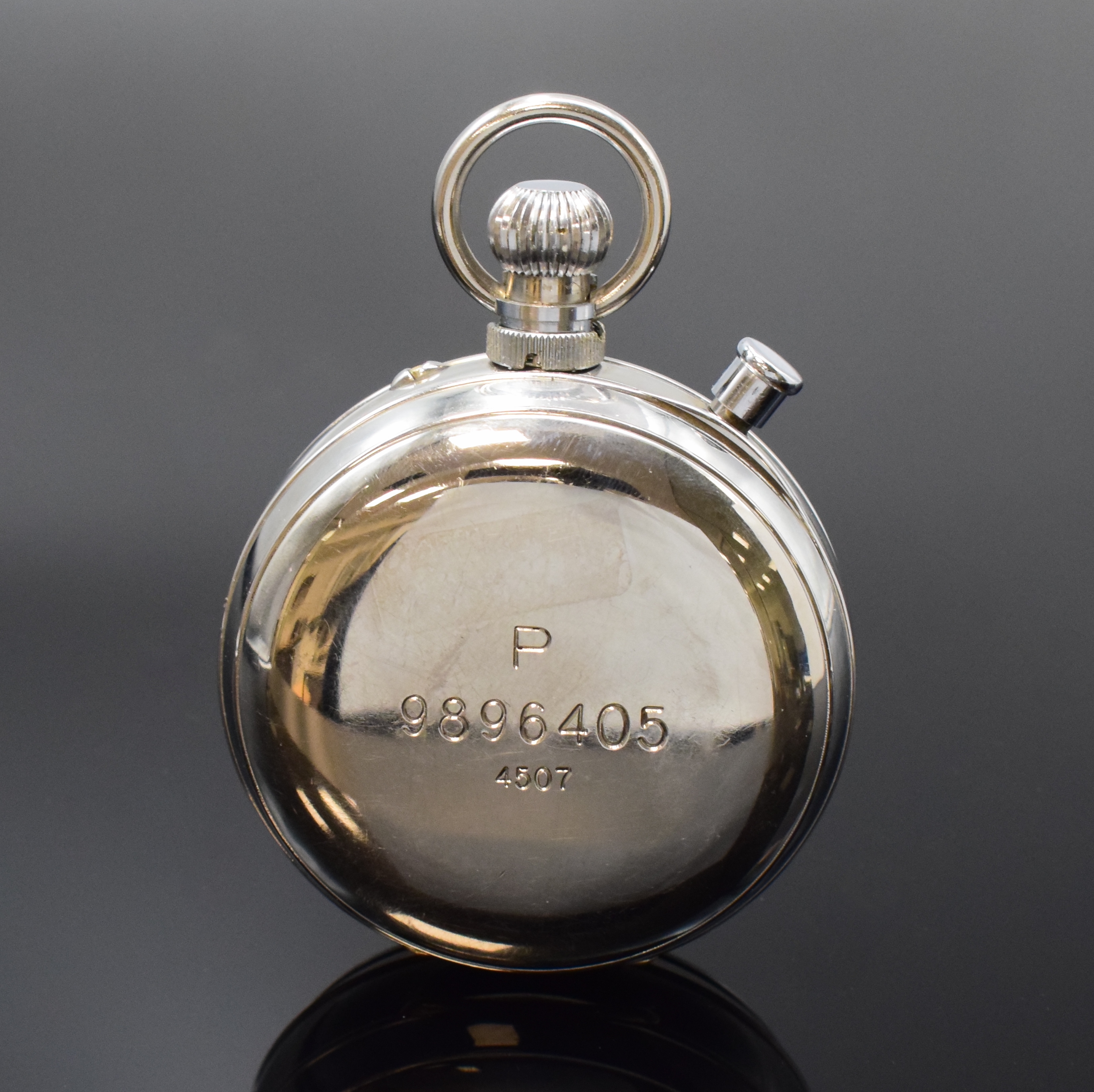 Detail a: LONGINES Referenz 4507 große Beobachtungsuhr mit Chronograph-Rattrapante in Stahl, Schweiz um 1956, schweres Scharniergeh., rückseitig Werk- u. ...