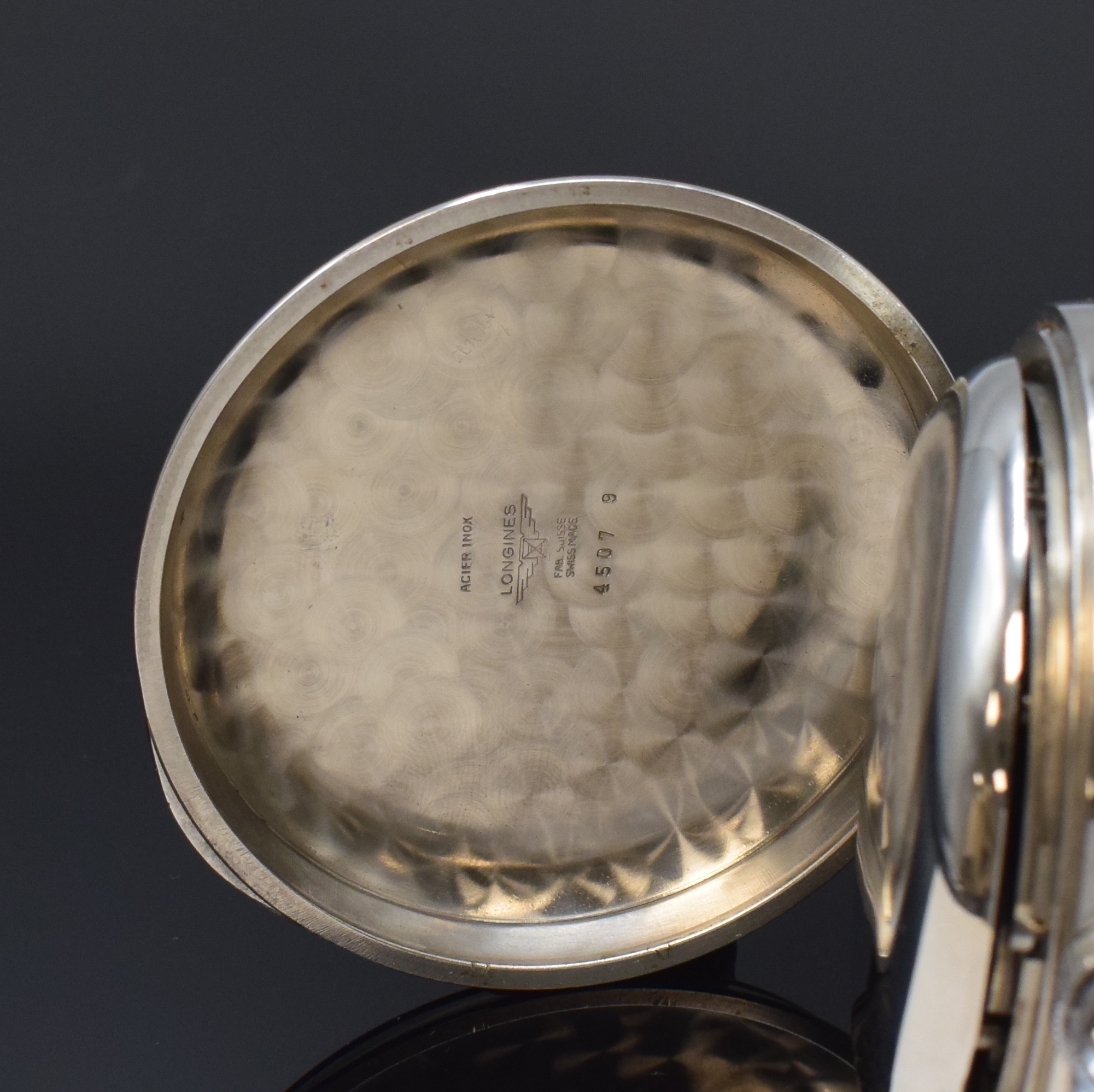 Detail b: LONGINES Referenz 4507 große Beobachtungsuhr mit Chronograph-Rattrapante in Stahl, Schweiz um 1956, schweres Scharniergeh., rückseitig Werk- u. ...
