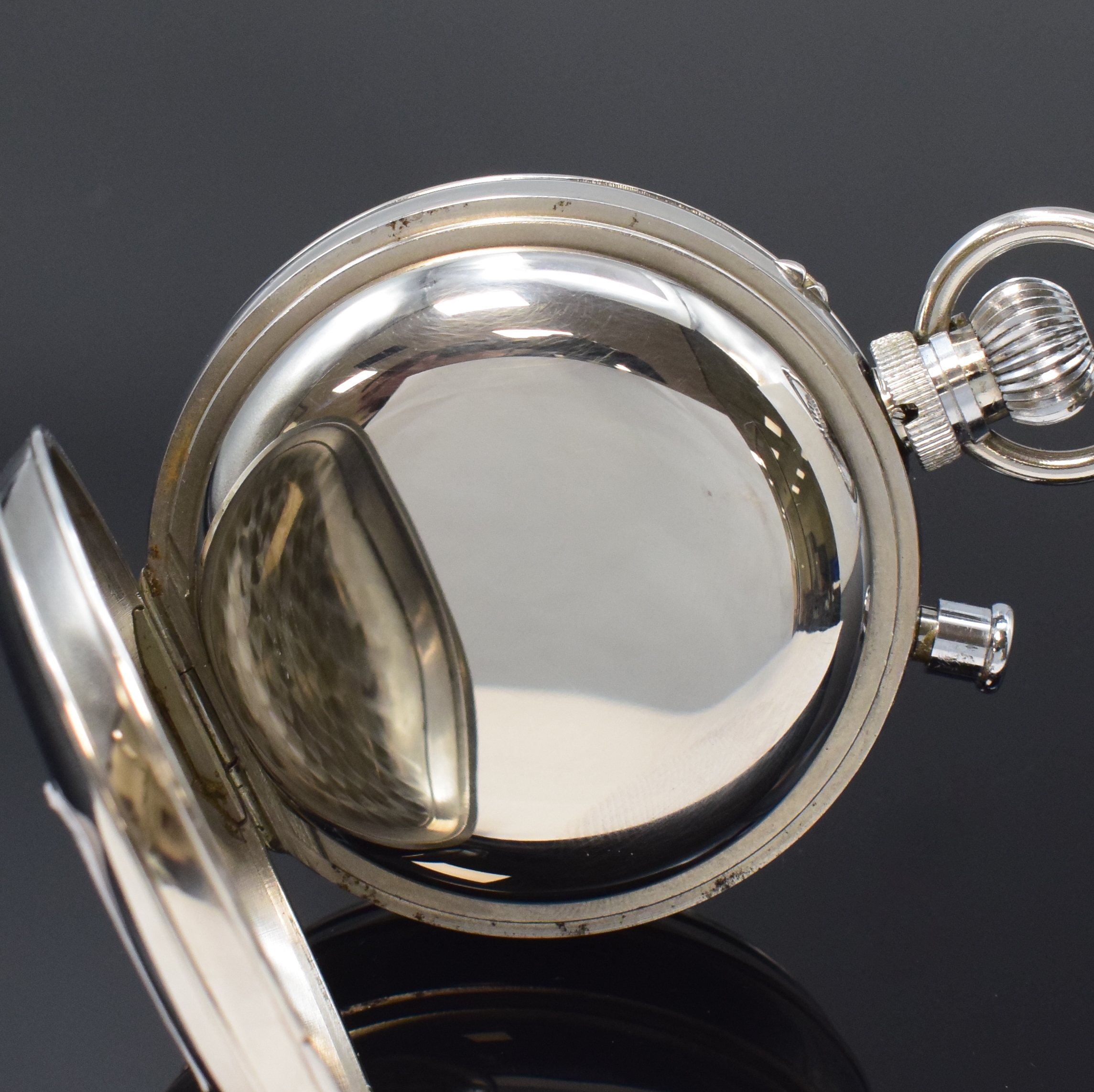 Detail c: LONGINES Referenz 4507 große Beobachtungsuhr mit Chronograph-Rattrapante in Stahl, Schweiz um 1956, schweres Scharniergeh., rückseitig Werk- u. ...
