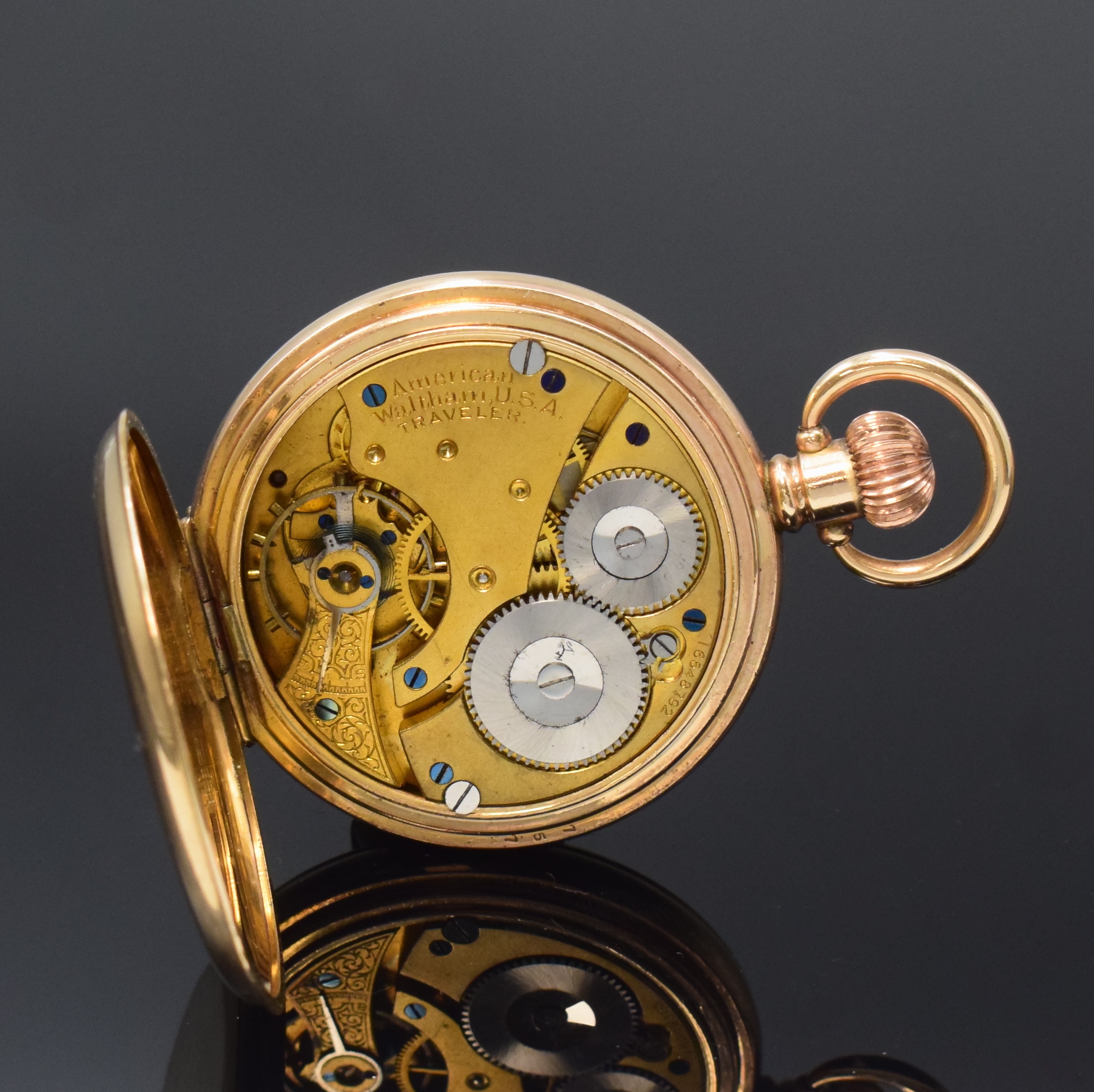 Detail e: AMERICAN WALTHAM Traveler vergoldete Taschenuhr mit späterem erotischen Automaten, USA um 1910, glattes Geh., Cuvette fehlt, 2-tlg. Emailzifferbl. ...