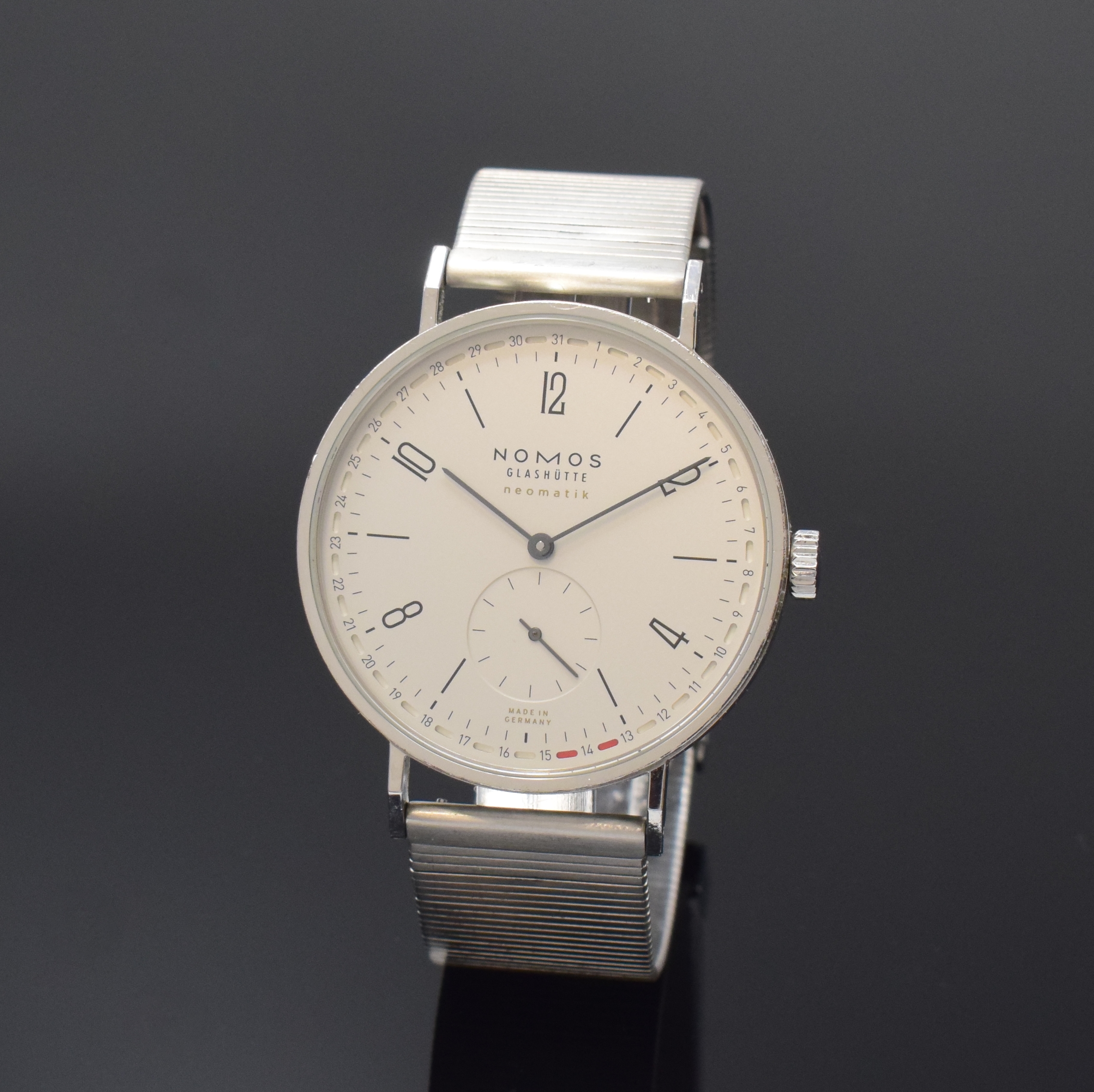 NOMOS Neomatik Tangente 3290 große Automatik- Herrenuhr in Stahl/Stahlband, Deutschland um 2020, beids. verglastes Geh., Boden aufgedr.,silb. ...