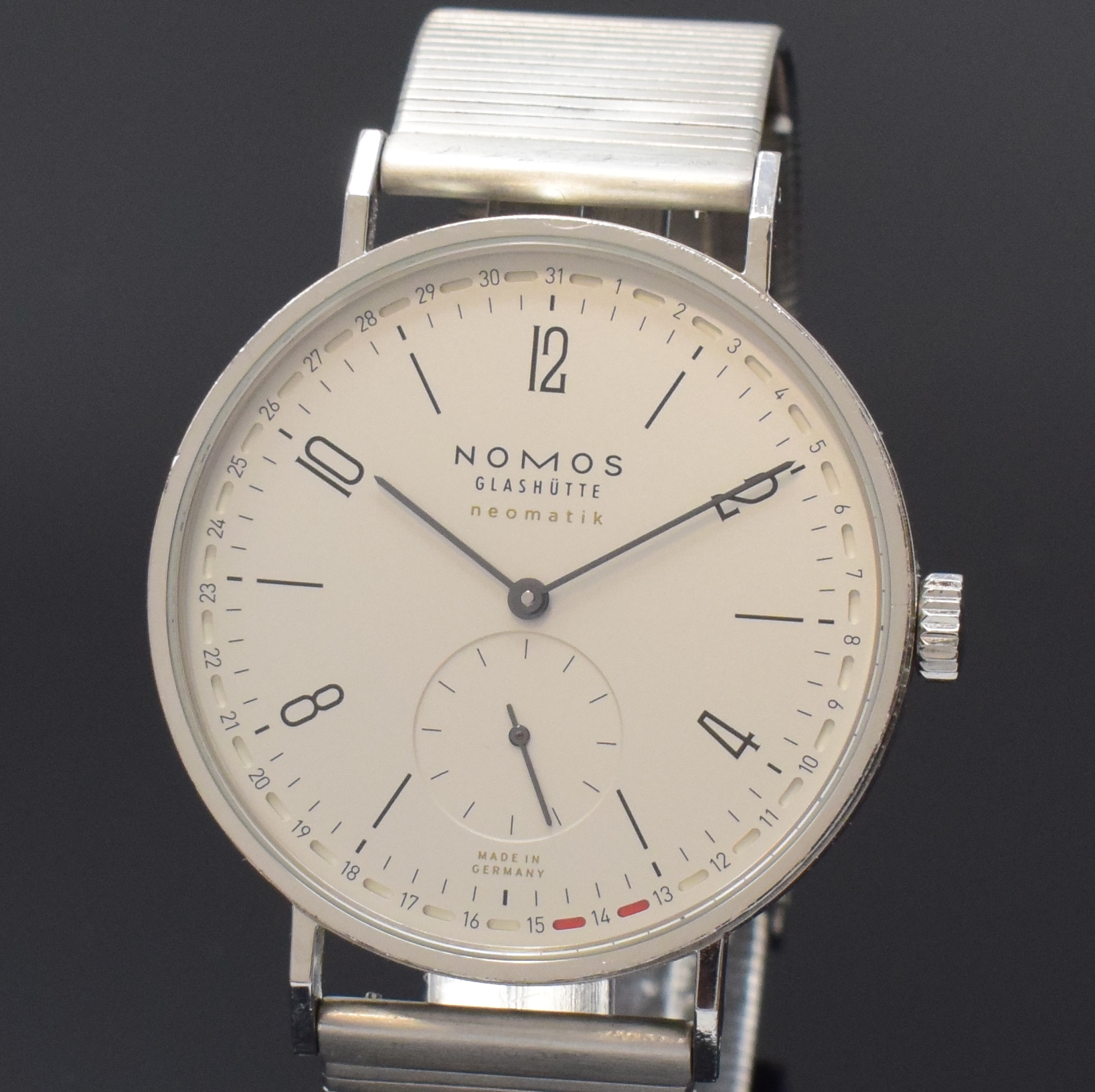 Detail a: NOMOS Neomatik Tangente 3290 große Automatik- Herrenuhr in Stahl/Stahlband, Deutschland um 2020, beids. verglastes Geh., Boden aufgedr.,silb. ...