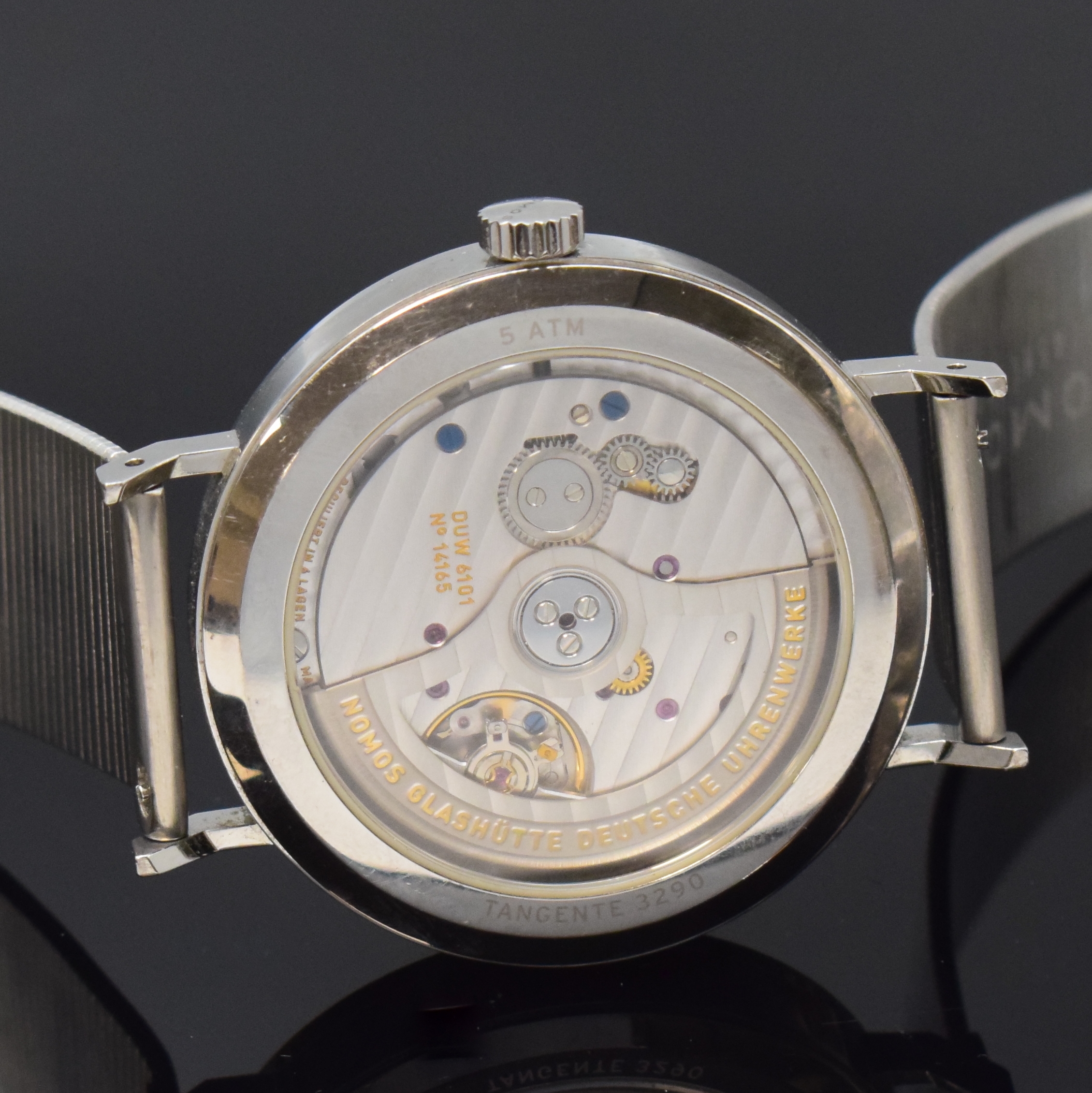 Detail d: NOMOS Neomatik Tangente 3290 große Automatik- Herrenuhr in Stahl/Stahlband, Deutschland um 2020, beids. verglastes Geh., Boden aufgedr.,silb. ...