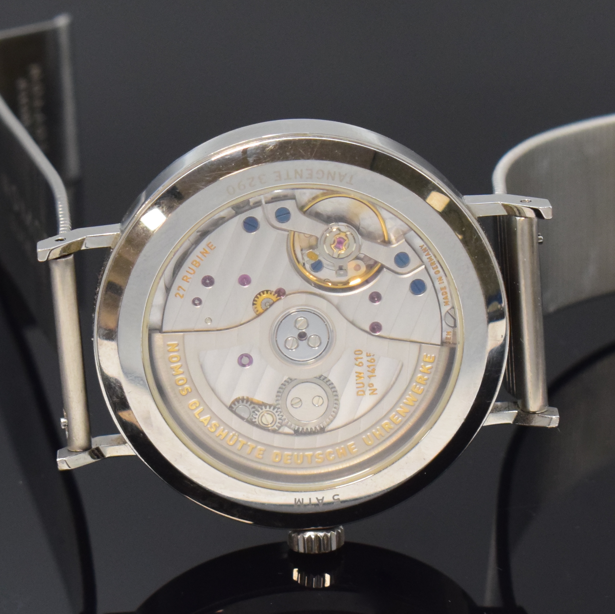 Detail e: NOMOS Neomatik Tangente 3290 große Automatik- Herrenuhr in Stahl/Stahlband, Deutschland um 2020, beids. verglastes Geh., Boden aufgedr.,silb. ...