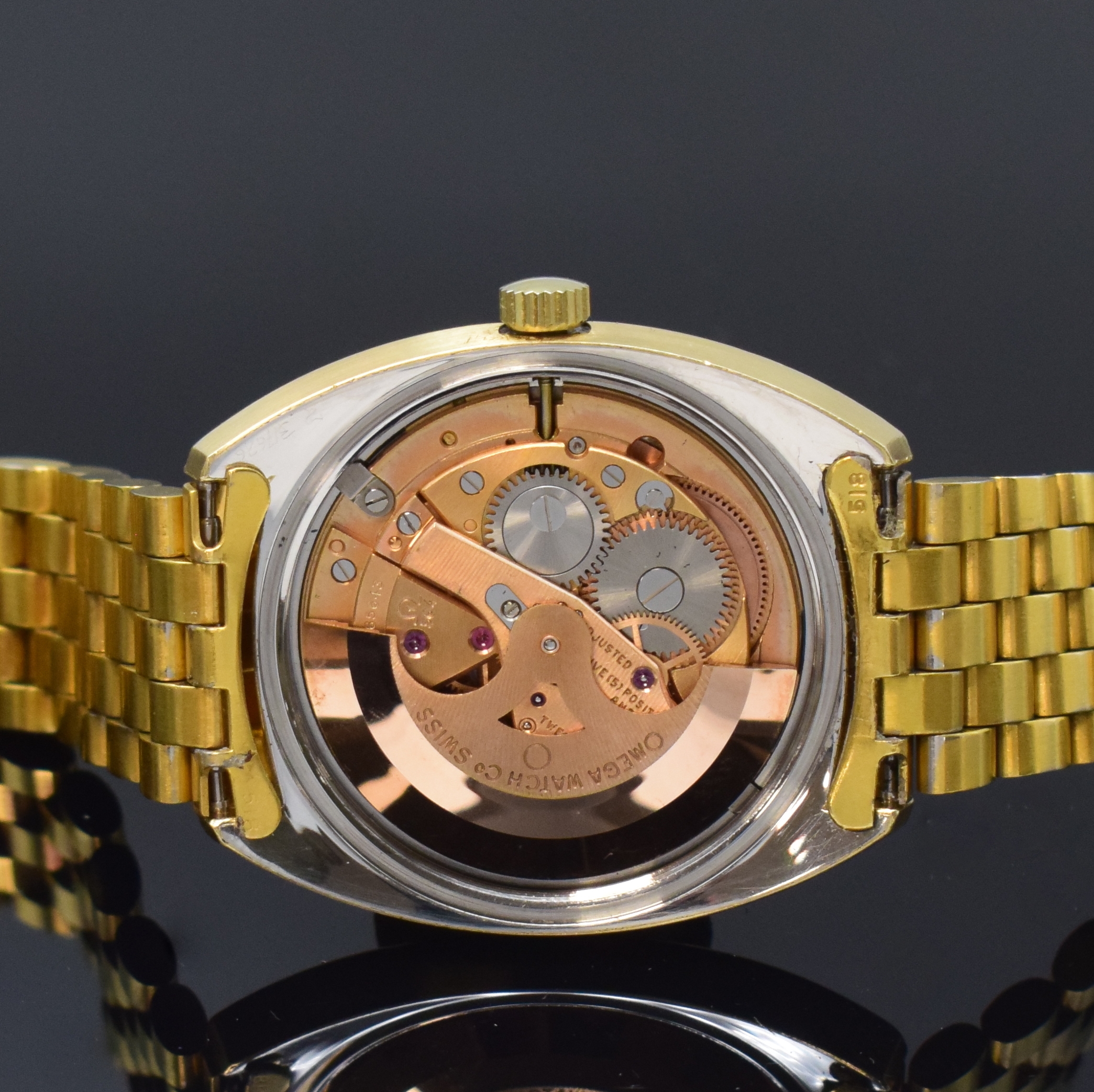 Detail e: OMEGA Constellation Armbandchronometer in Stahl/Goldhaube Referenz 168.017SP, Schweiz um 1970, Automatik, gold. Sternwarten-Plakette auf verschr. ...